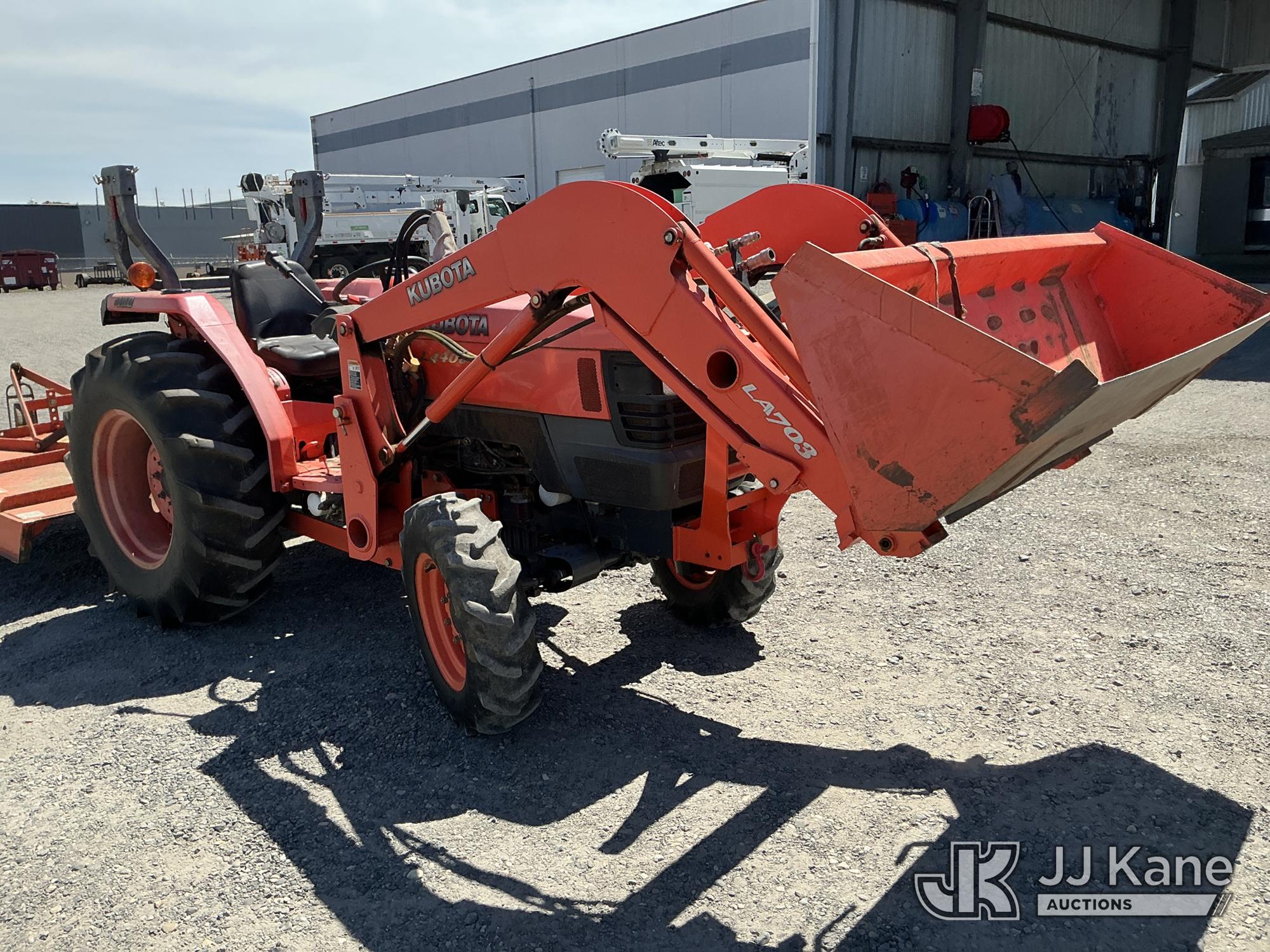 2010 Kubota L4400DT-1