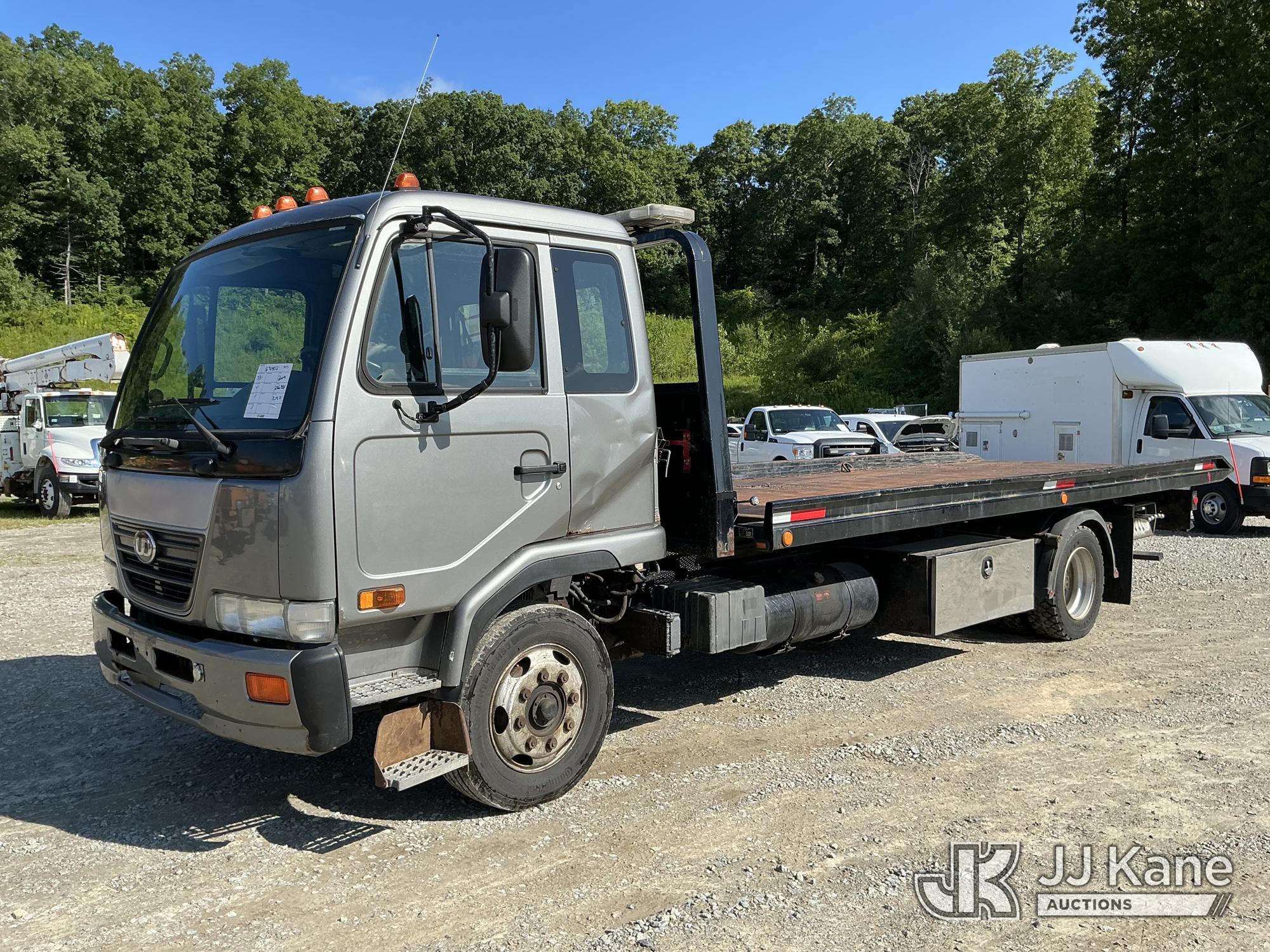2009 Nissan UD2300 Roll Back Truck