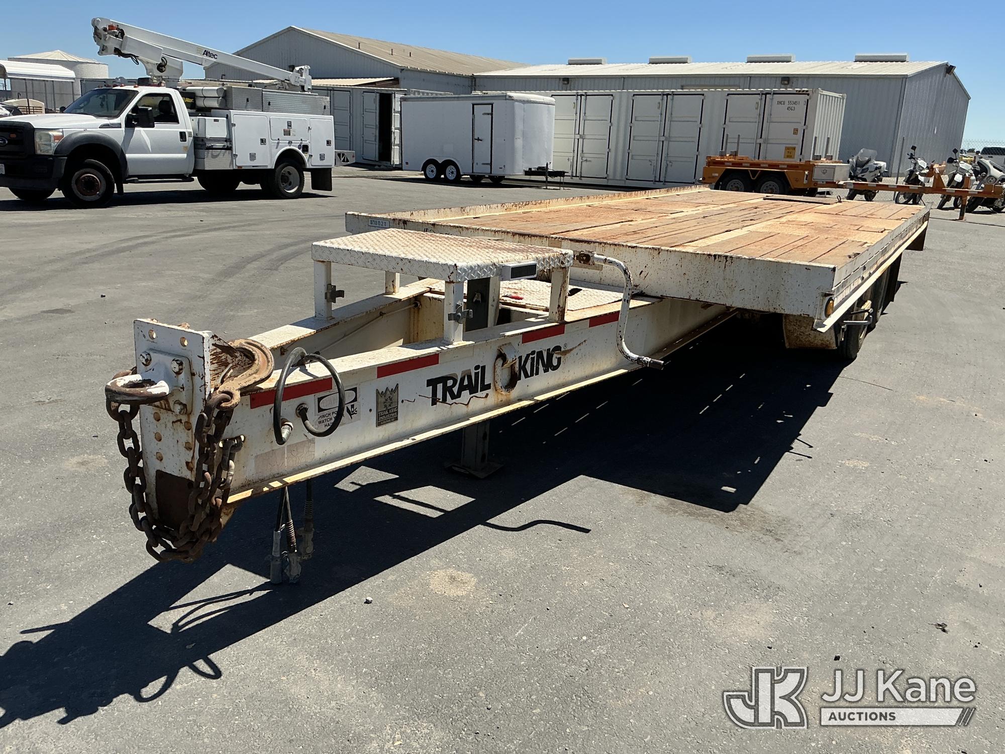 Photo of a 2004 Trail King TKT40LP-2400
