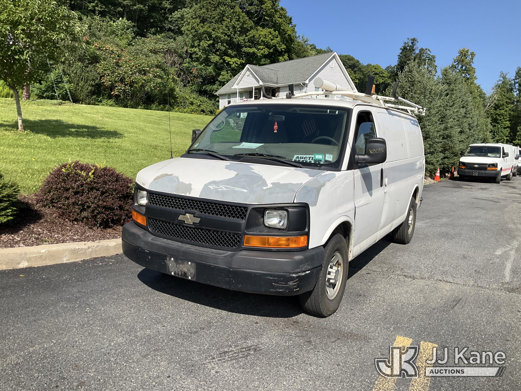 2011 Chevrolet Express G2500 Cargo Van