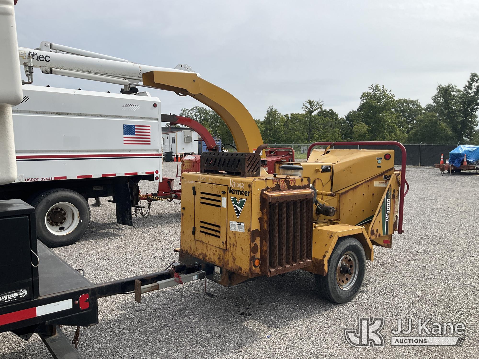 2017 Vermeer BC1000XL Chipper (12in Drum), trailer mtd.