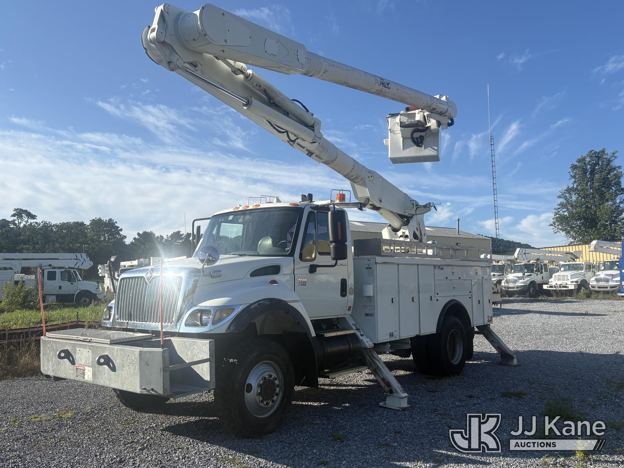 Altec AM855-MH, Over-Center Material Handling Bucket Truck rear mounted on 2007 International 7300 4x47 Utility Truck