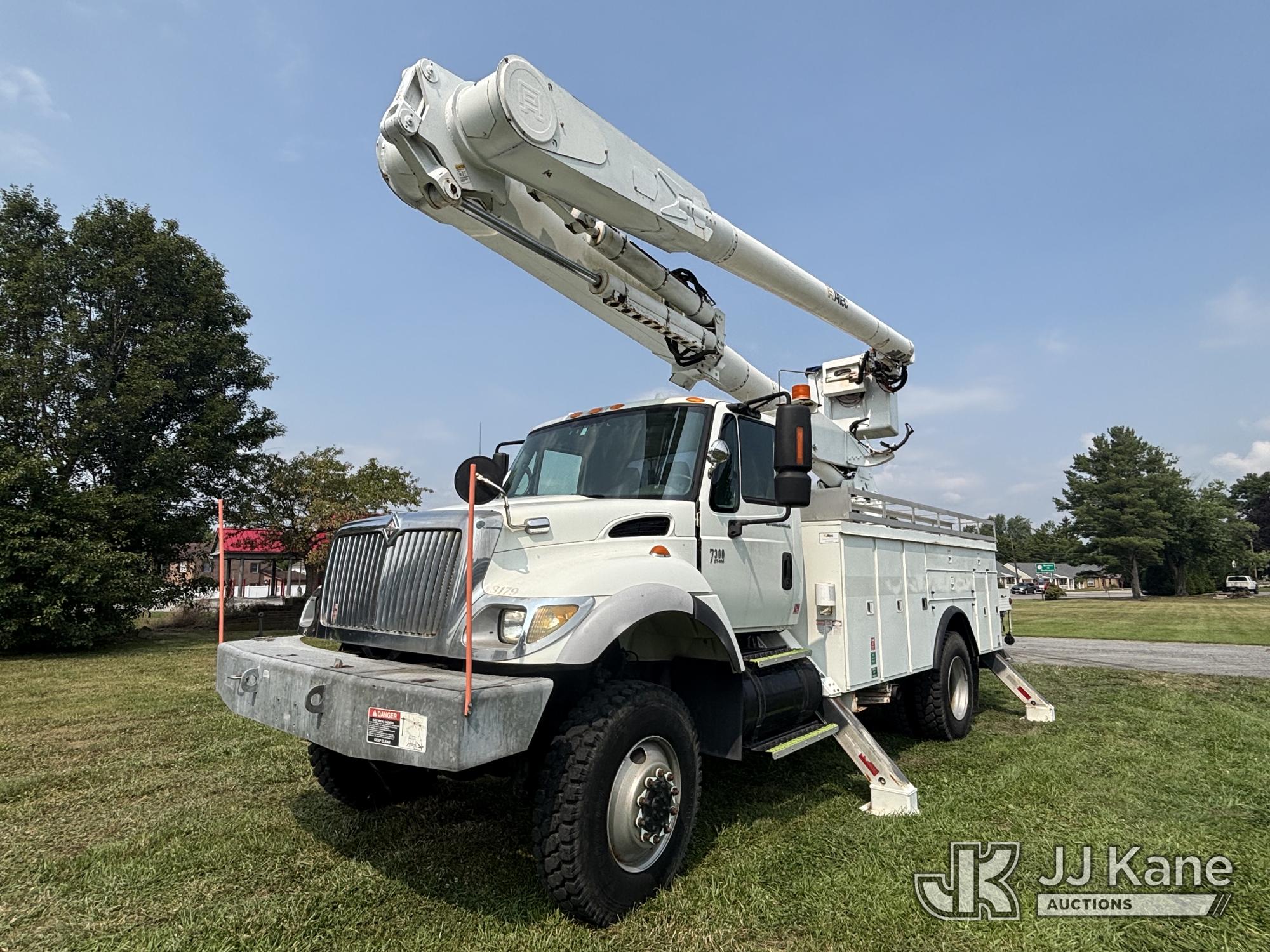 Altec AM855-MH, Over-Center Material Handling Bucket Truck rear mounted on 2003 International 7300 4x4 Utility Truck