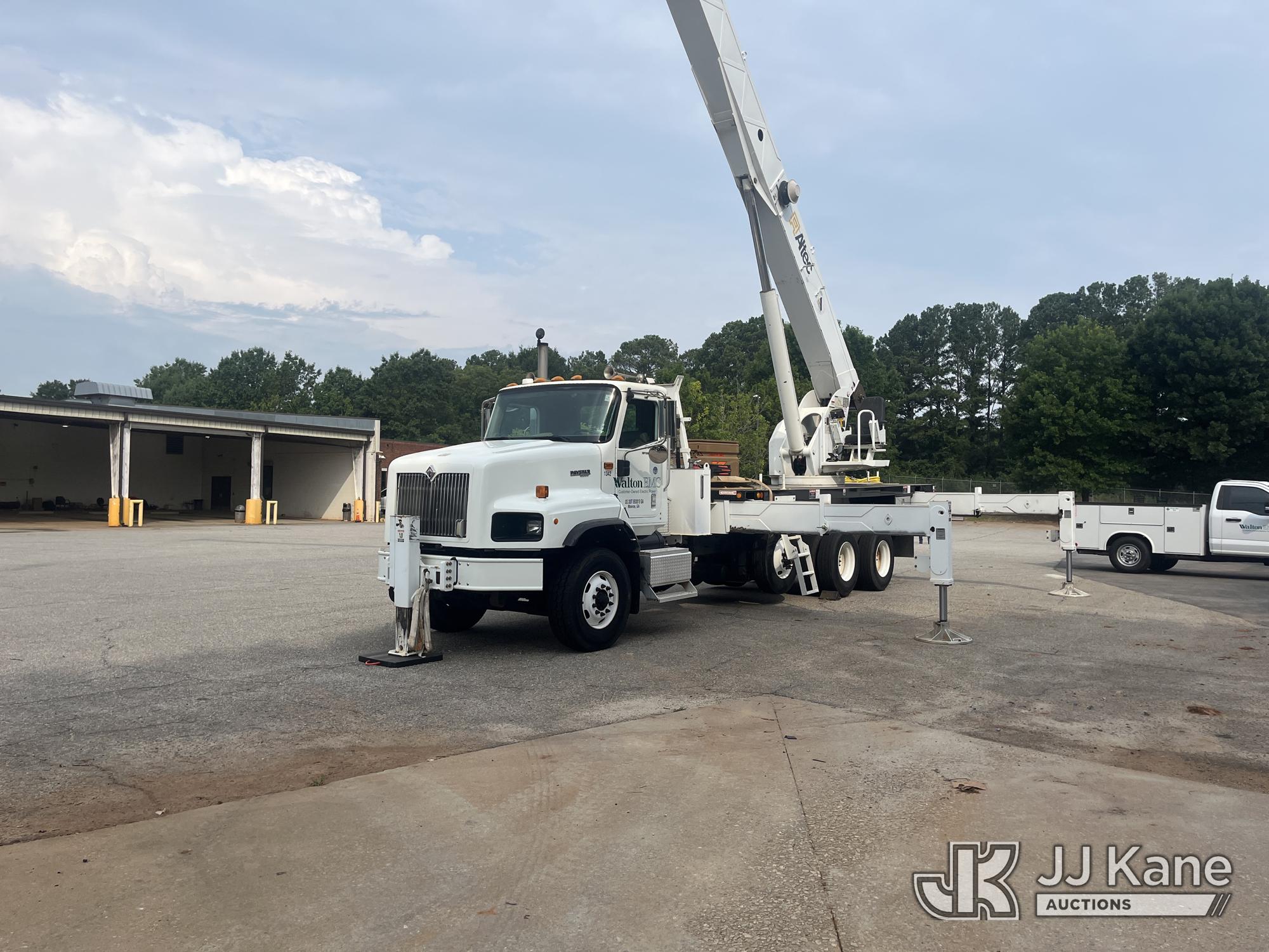 Altec AC38-103S, 38 Ton, Hydraulic Crane rear mounted on 2007 International 5600i Flatbed Truck