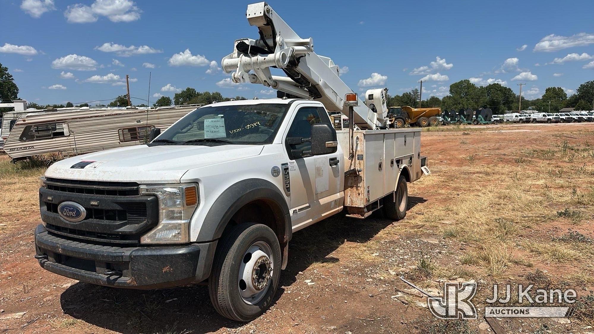 Altec AT41-M, Material Handling Bucket mounted behind cab on 2020 Ford F-550 Service Truck