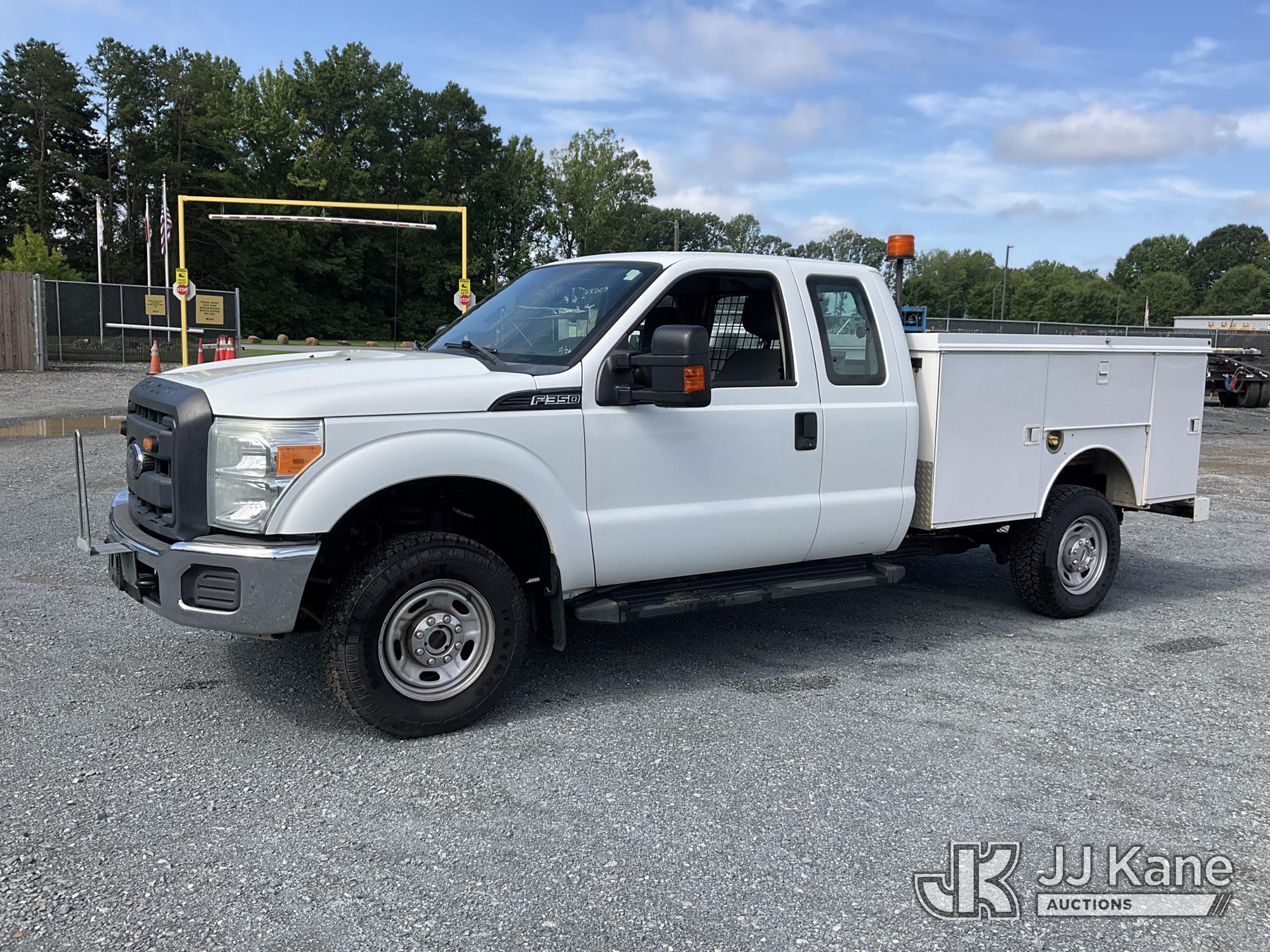 2014 Ford F350 SD 4X4 Extended-Cab Service Truck