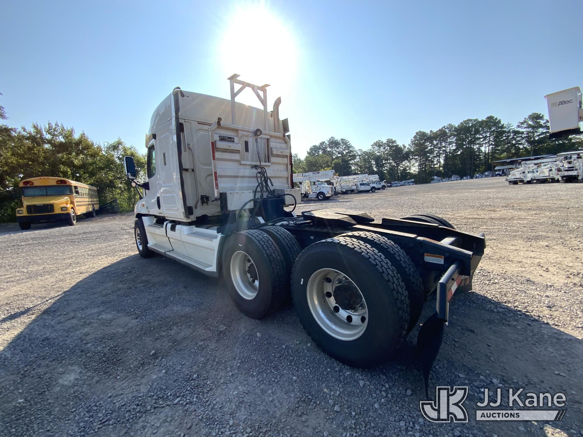 2012 Freightliner Cascadia 125