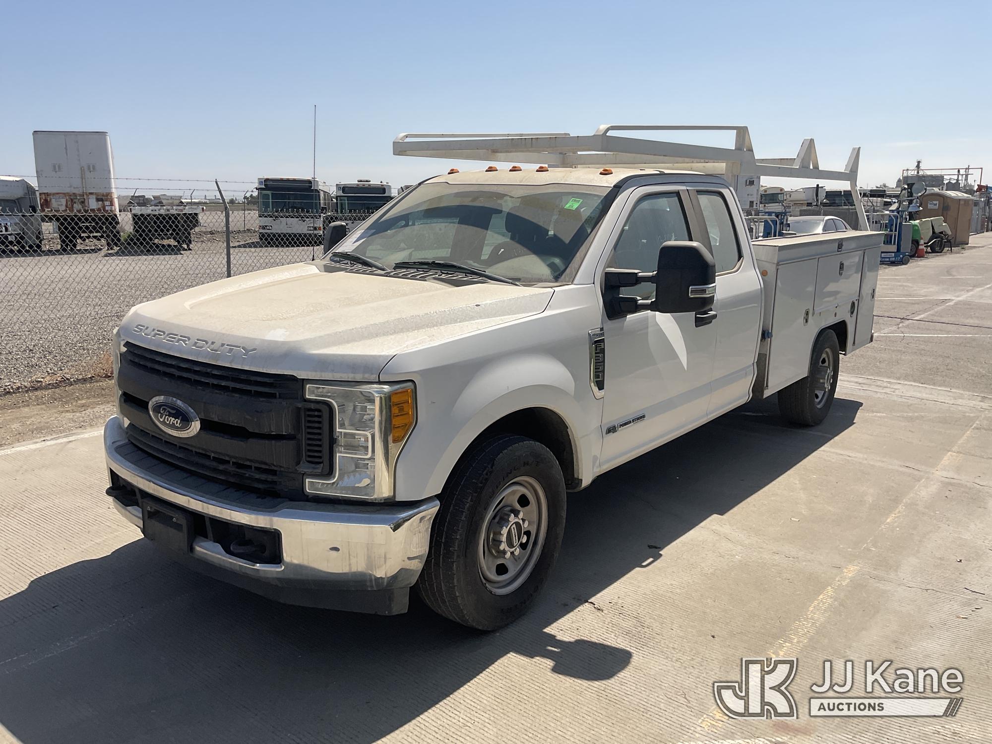 2017 Ford F-350 SD Extended-Cab Service Truck