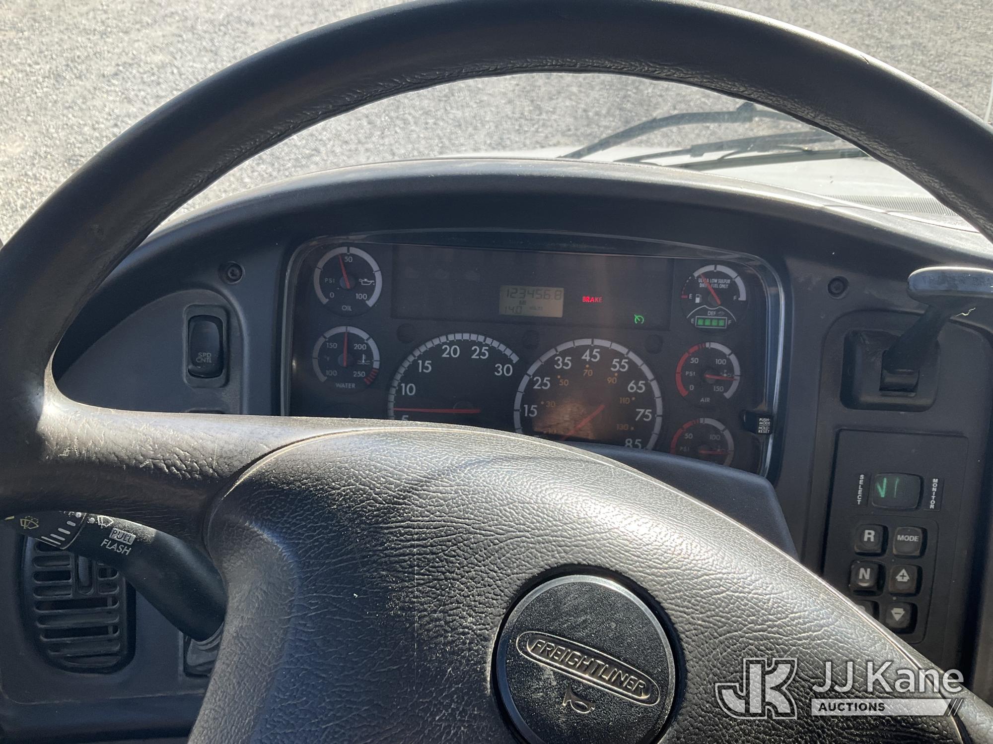 2015 Freightliner M2 106