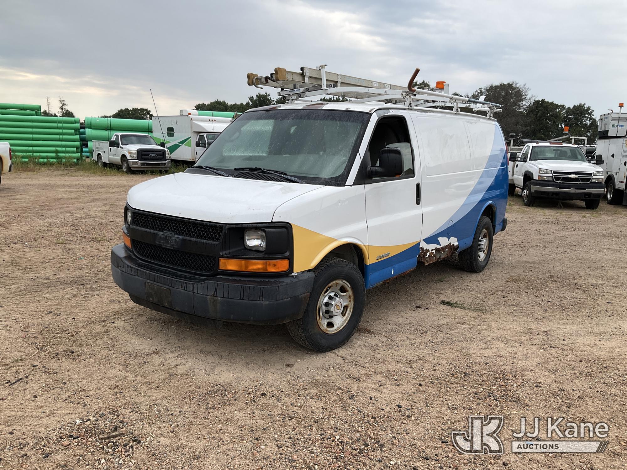 2005 Chevrolet Express G2500 Cargo Van