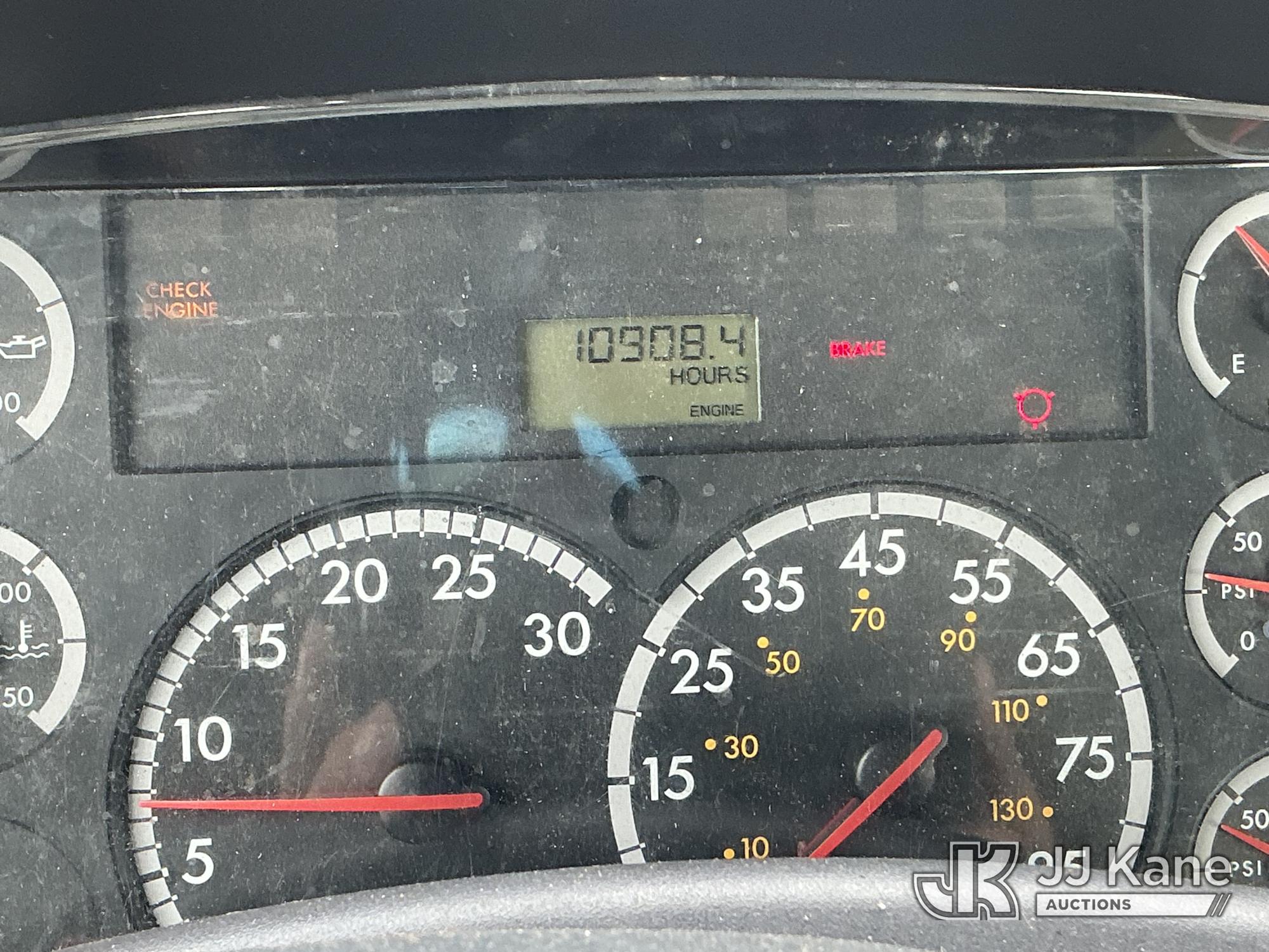 2009 Freightliner M2 106