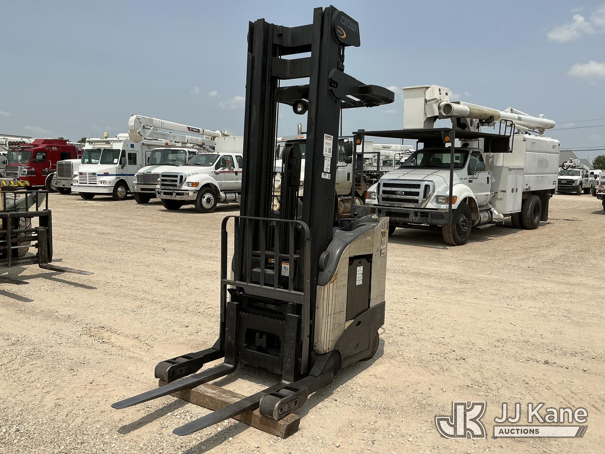 Photo of 2010 Crown RR5220-35