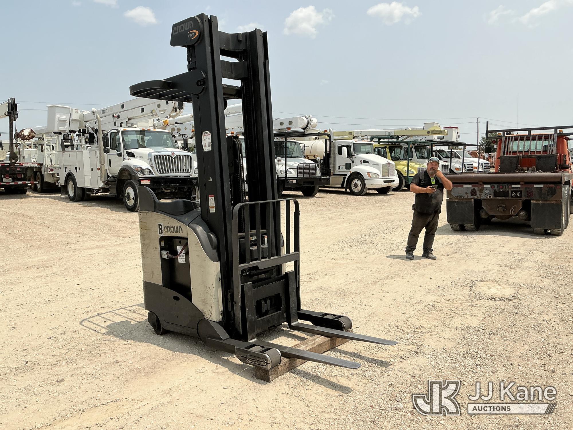 2010 Crown RR5220-35