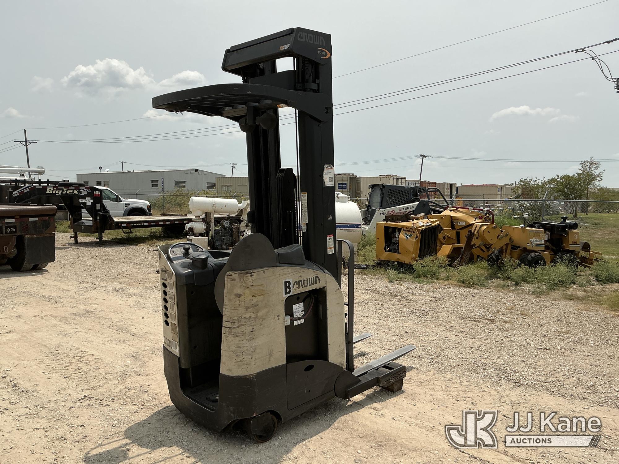 2010 Crown RR5220-35
