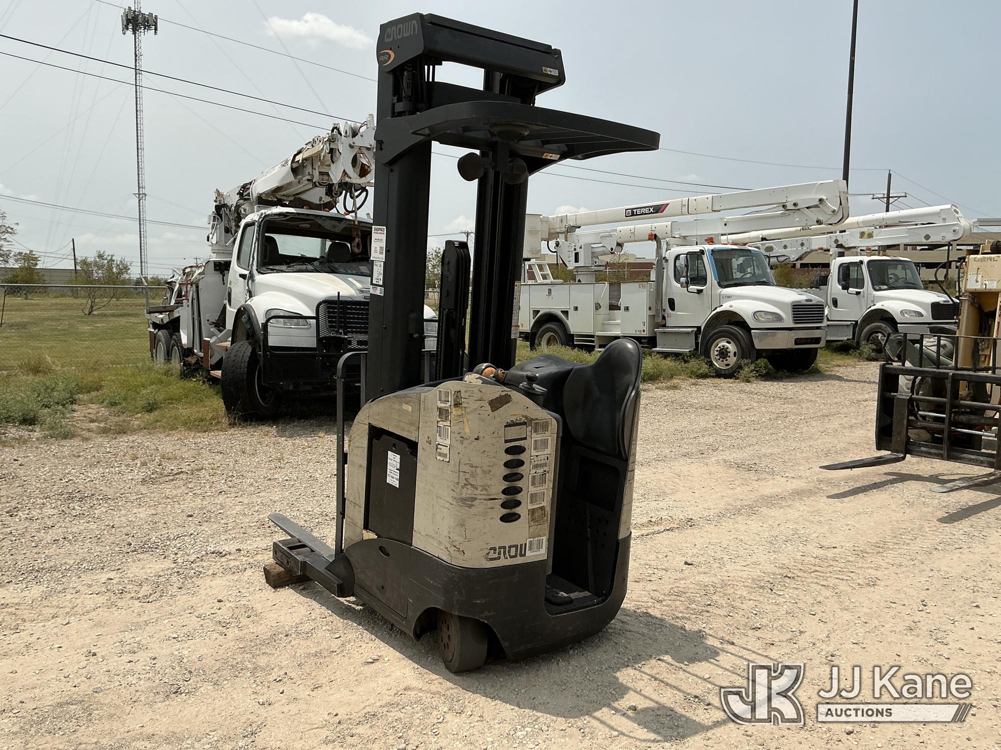 2010 Crown RR5220-35