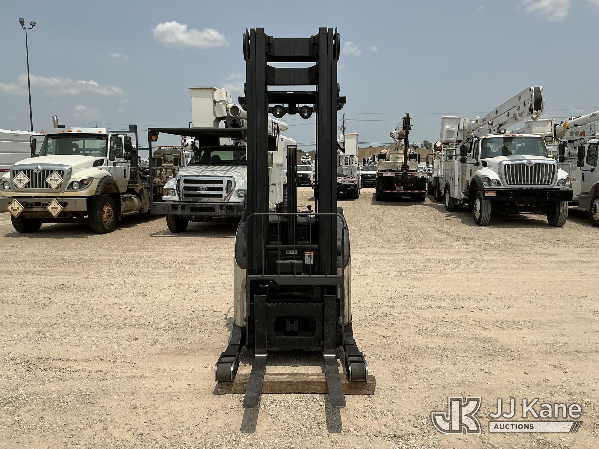 2010 Crown RR5220-35