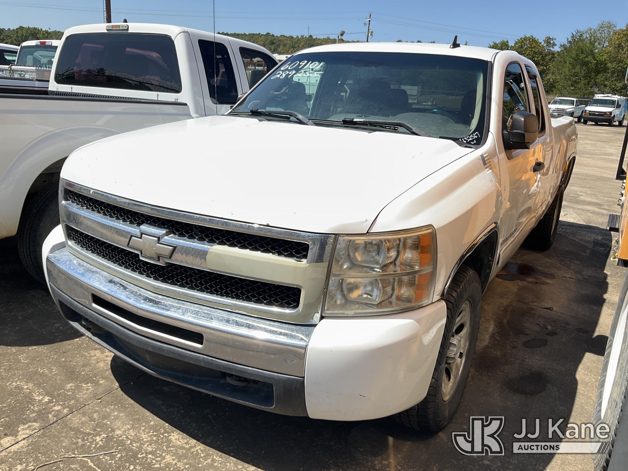 2009 Chevrolet Silverado 1500 Extended-Cab Pickup Truck