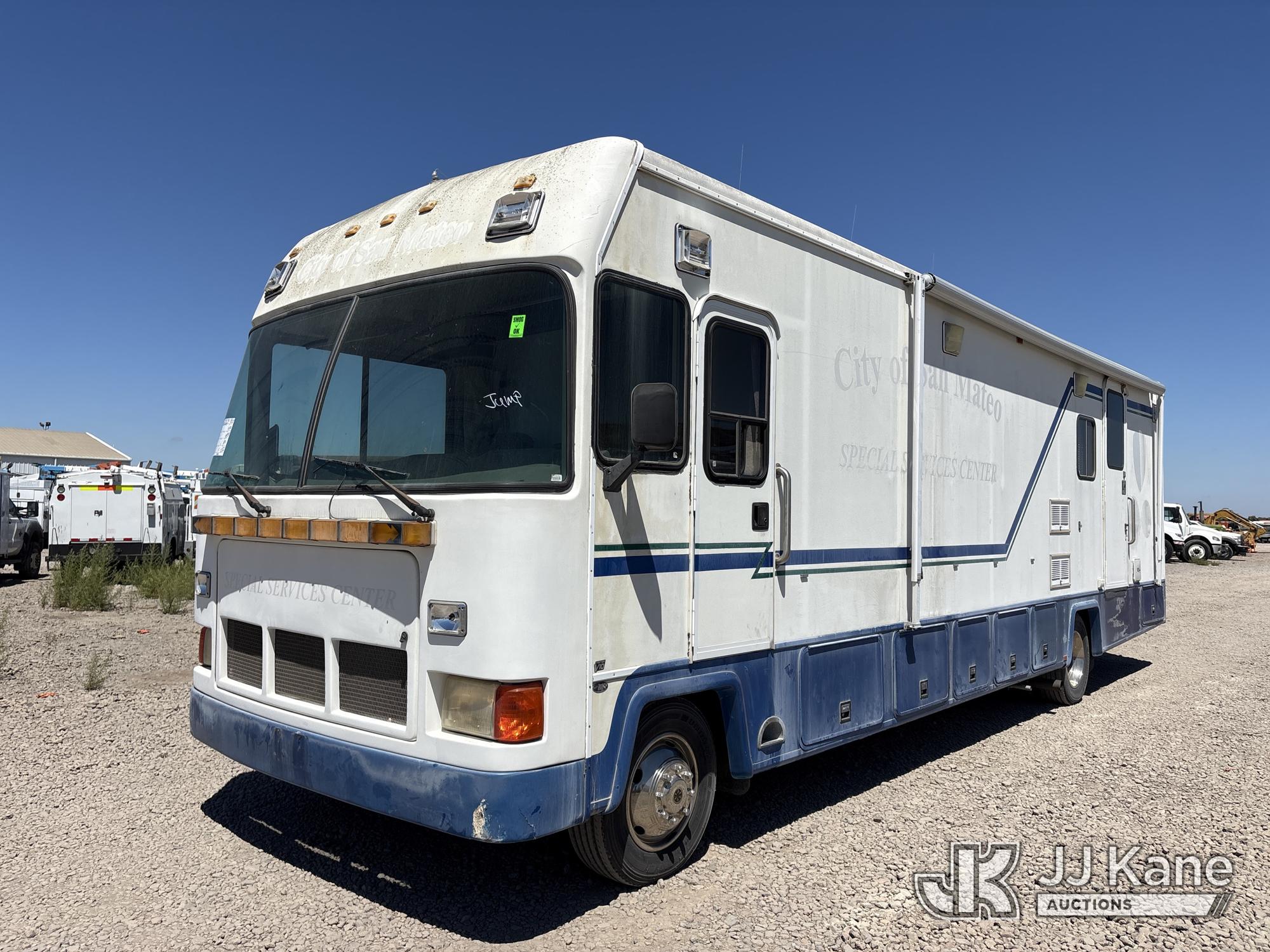 1999 Ford F-550 RV Command Center, Onboard Generator Operates