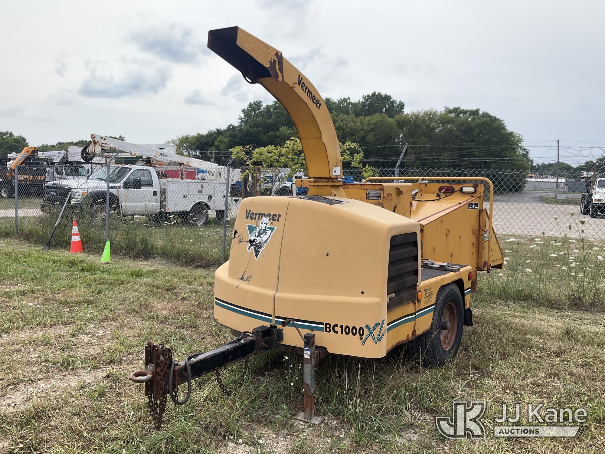 2000 Vermeer Corporation BC1000 Chipper (12in Disc), trailer mtd.