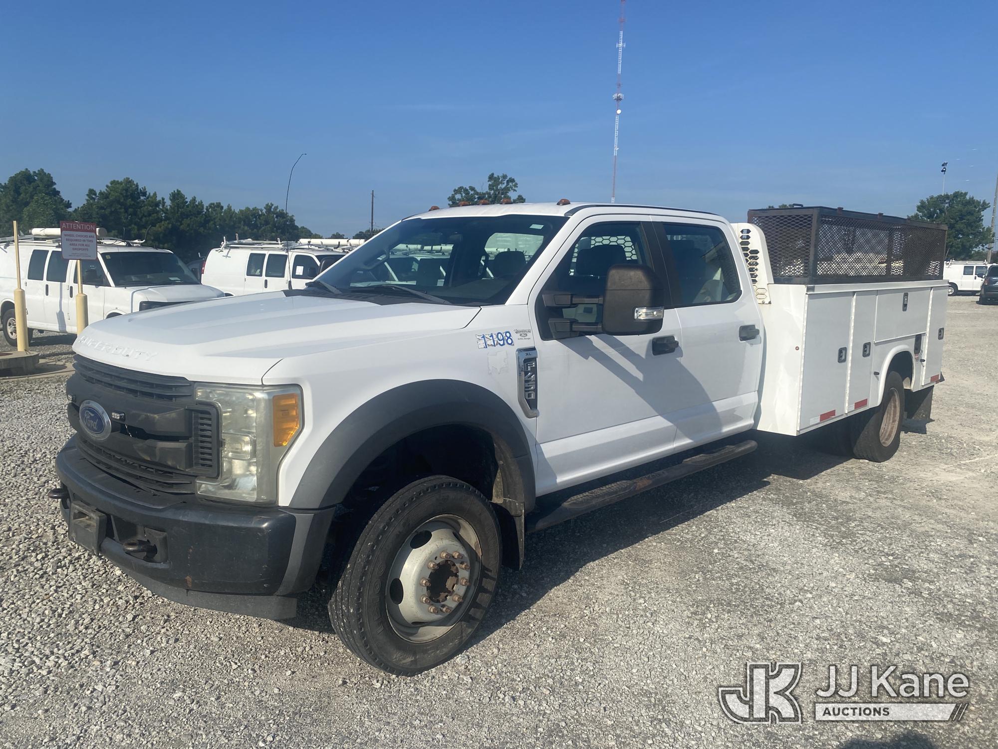 2017 Ford F-450 SD Crew-Cab Service Truck