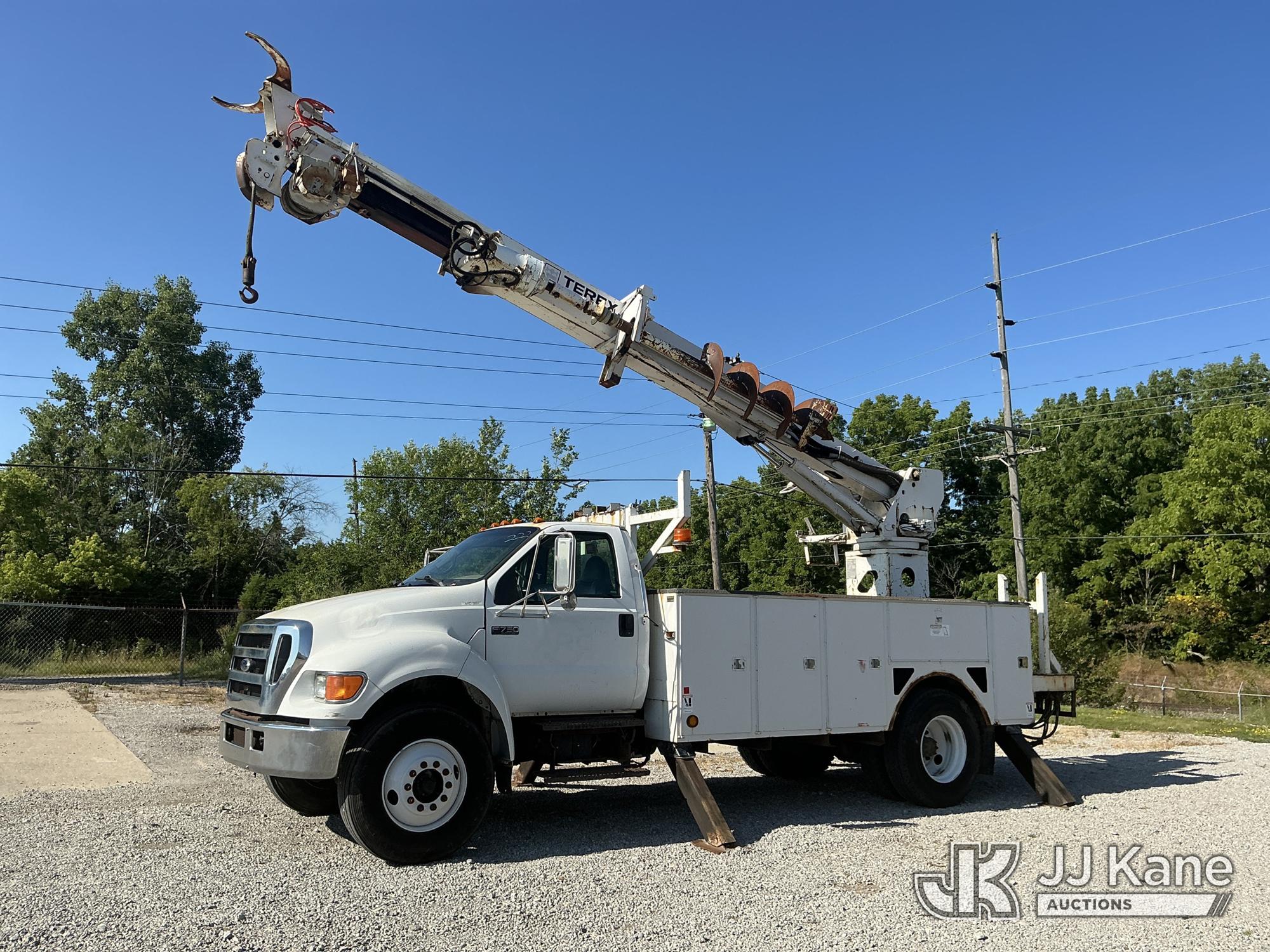 Terex/Telelect Commander C4047, Digger Derrick rear mounted on 2007 Ford F-750 Regular Cab DRW Utility Truck