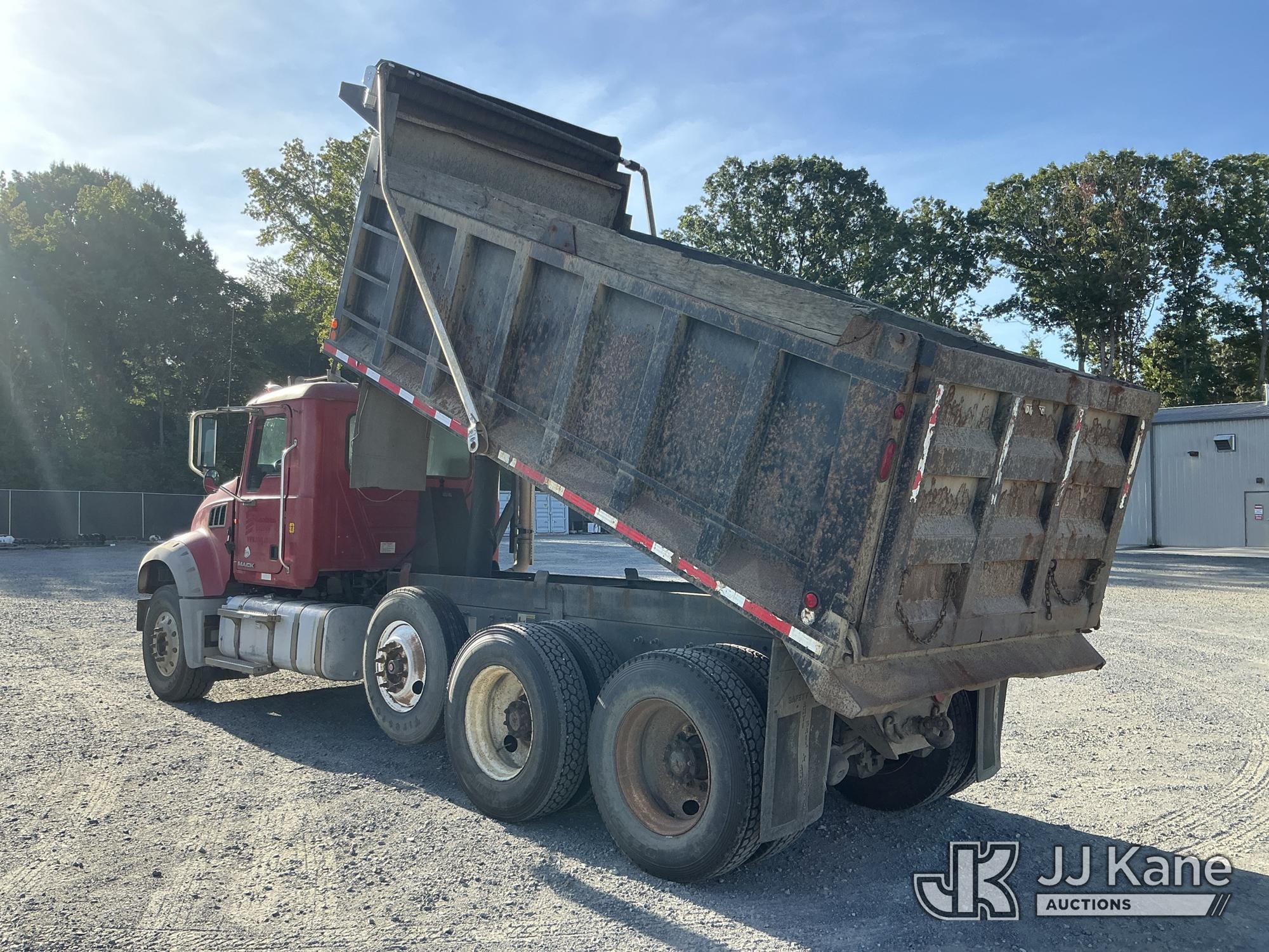 2012 Mack GU713