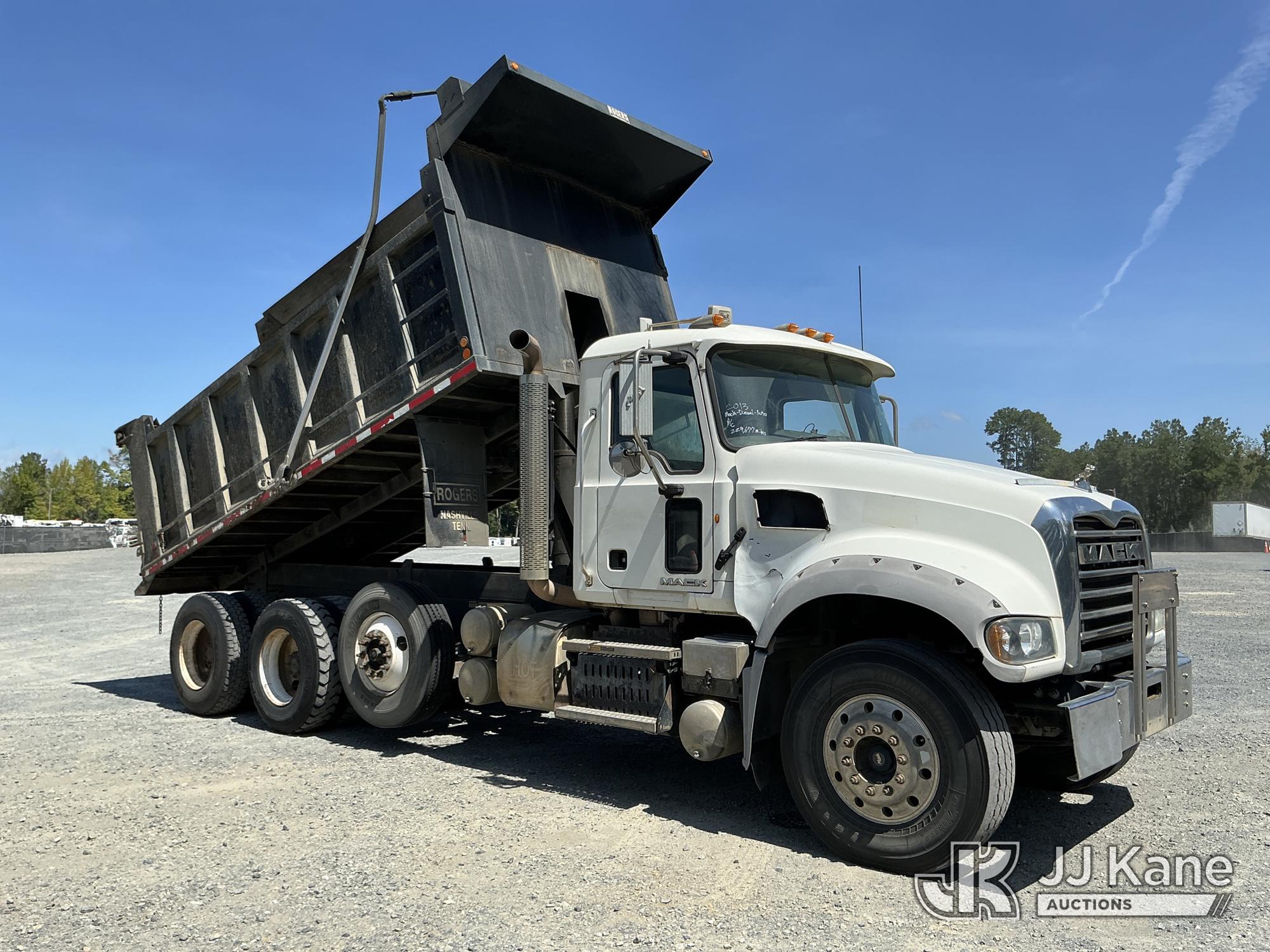 2013 Mack GU713
