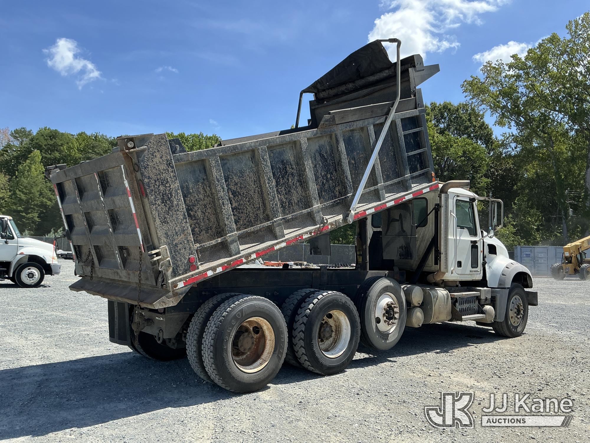 2013 Mack GU713