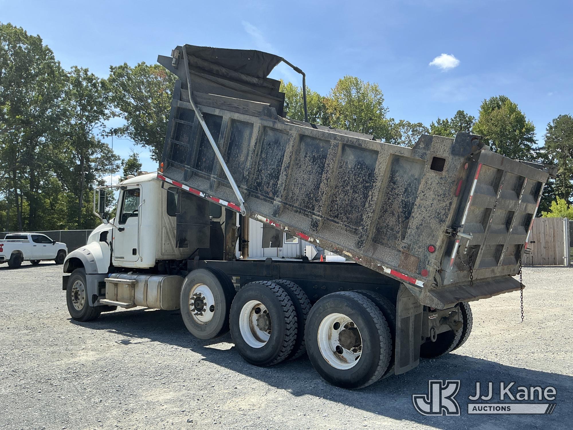 2013 Mack GU713