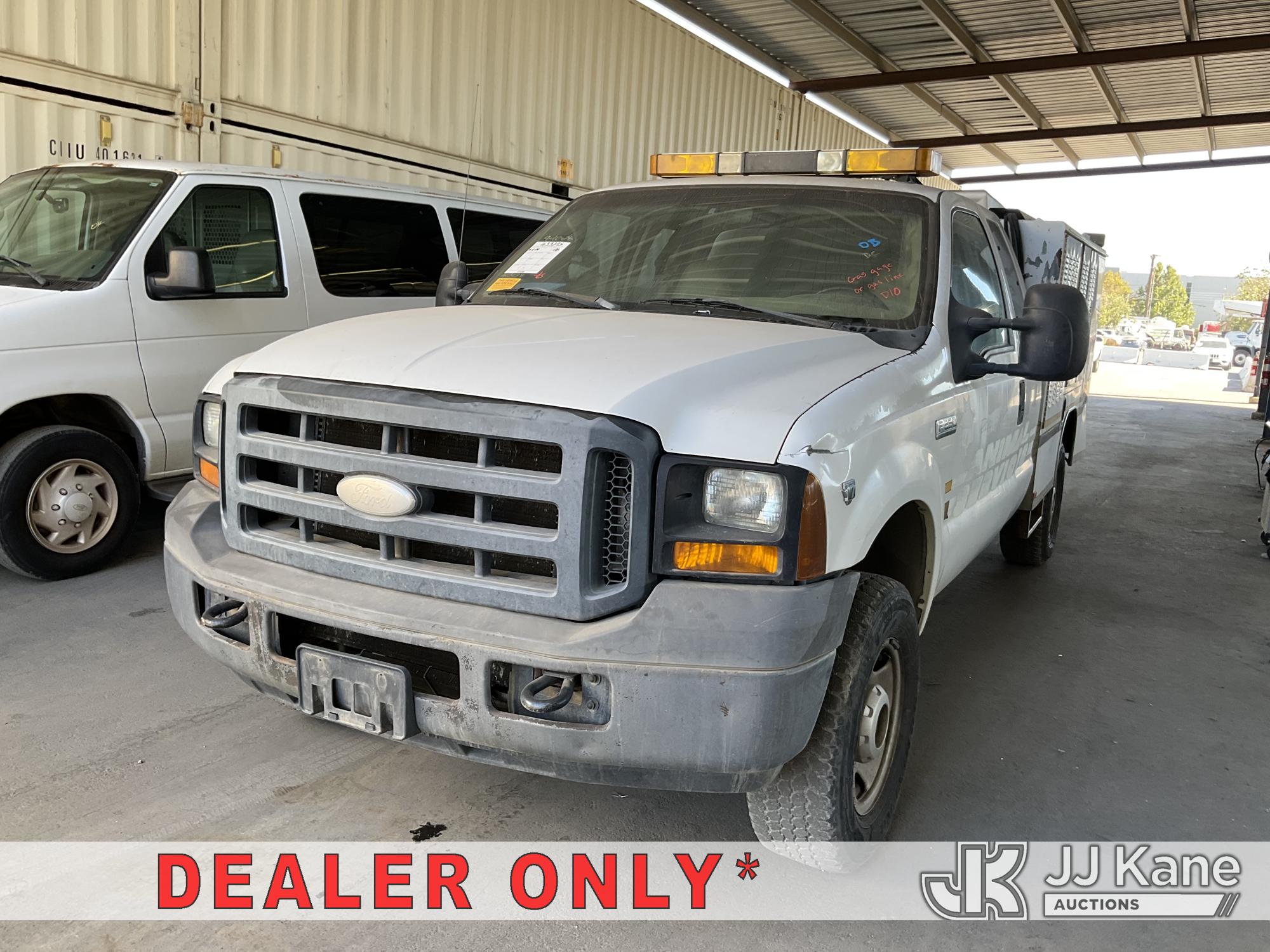 2006 Ford F-250 SD Enclosed Service Truck