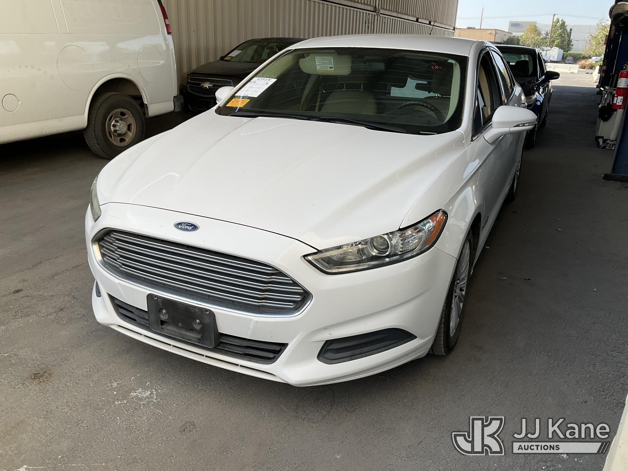 2016 Ford Fusion Hybrid 4-Door Sedan