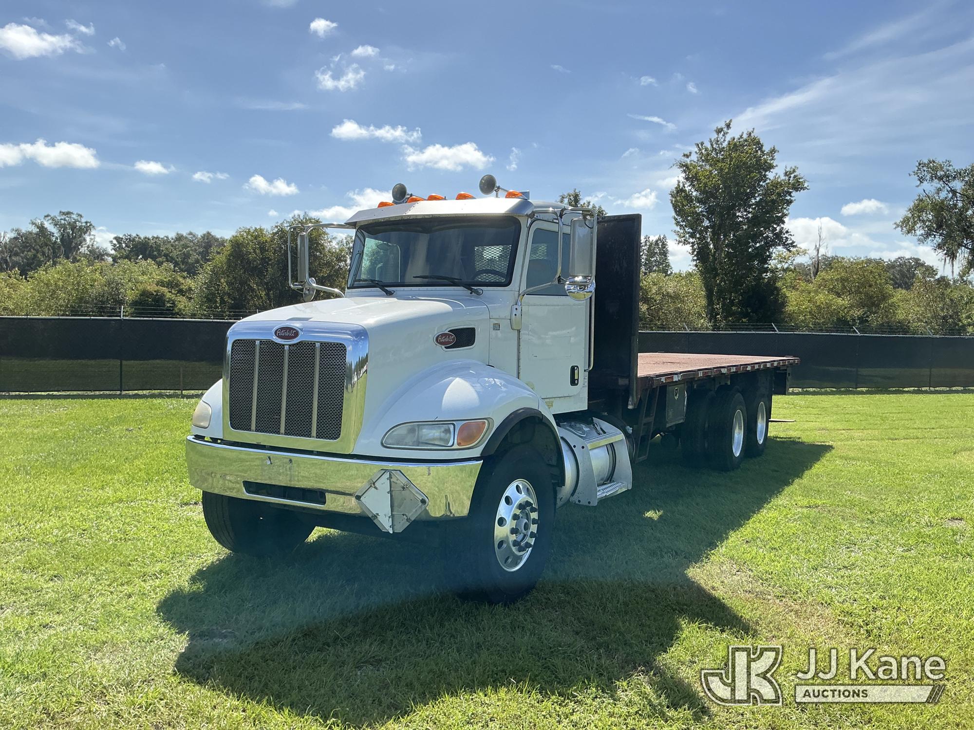 Photo of a 2015 Peterbilt 348