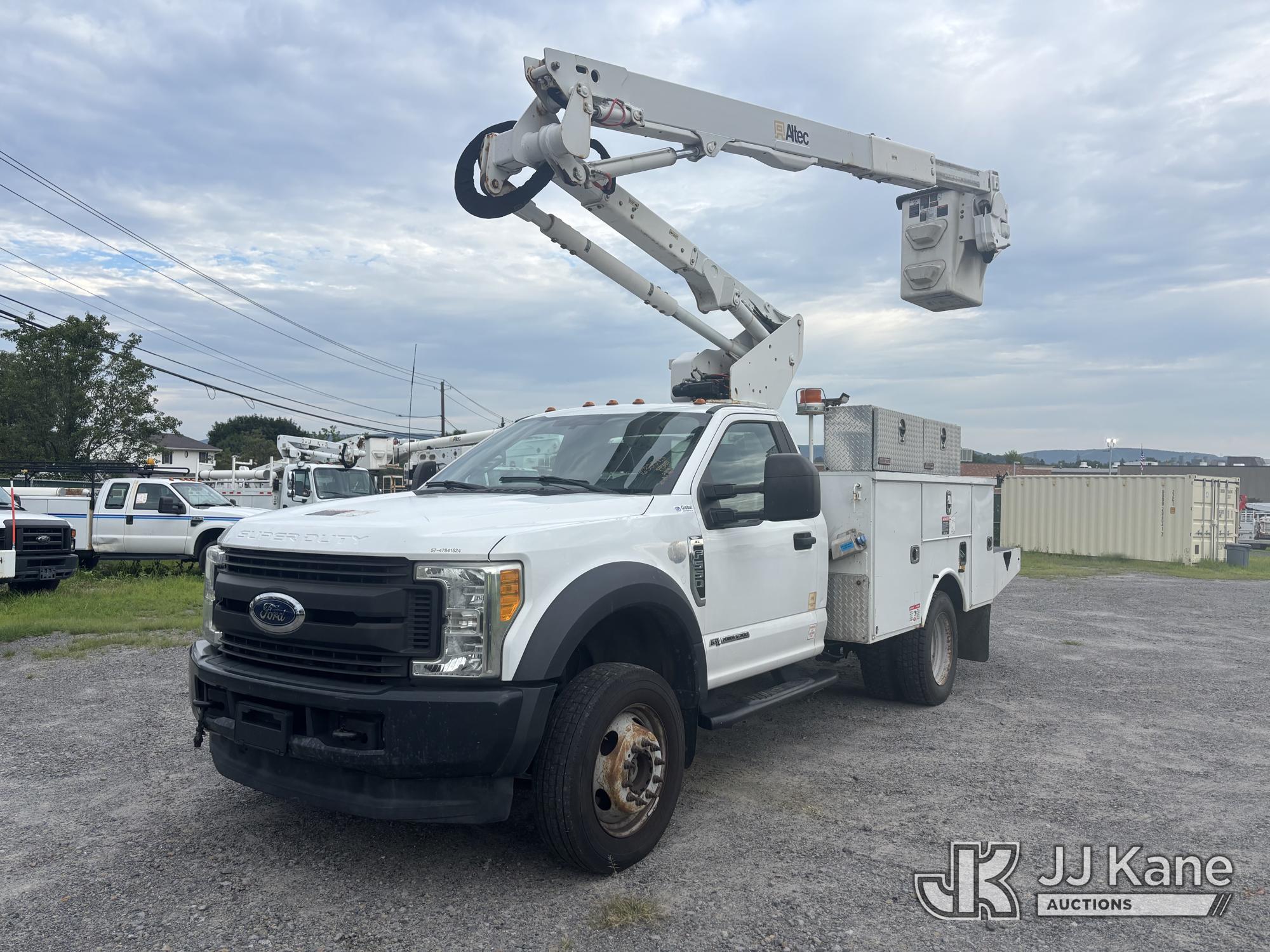 Altec AT40G, Bucket Truck mounted behind cab on 2017 Ford F550 4x4 Service Truck