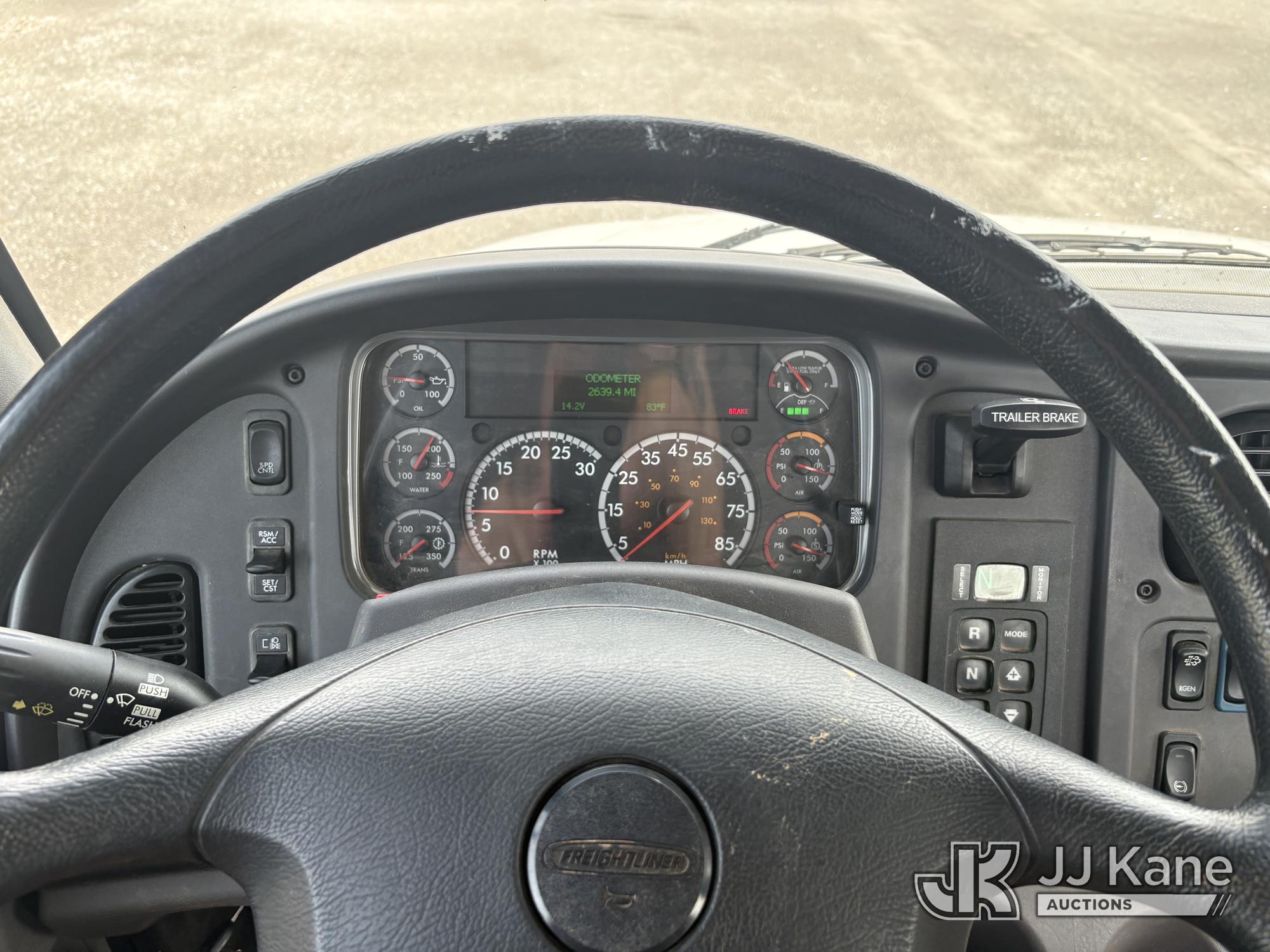 2018 Freightliner M2106