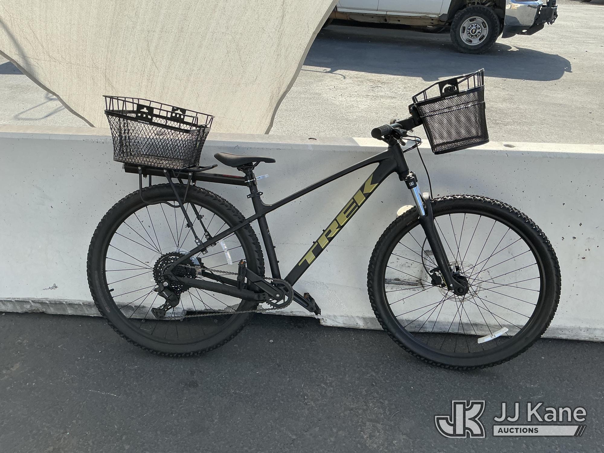 Trek Bike (Used) NOTE: This unit is being sold AS IS/WHERE IS via Timed Auction and is located in Jurupa Valley
