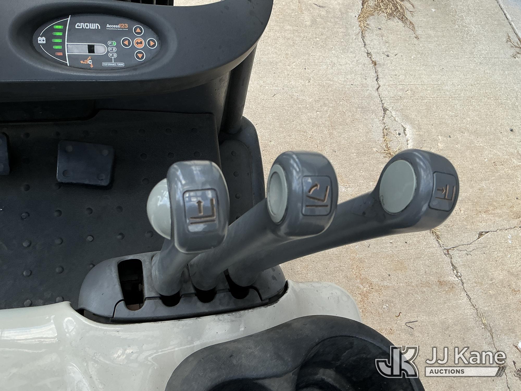 2015 Crown S200 SERIES