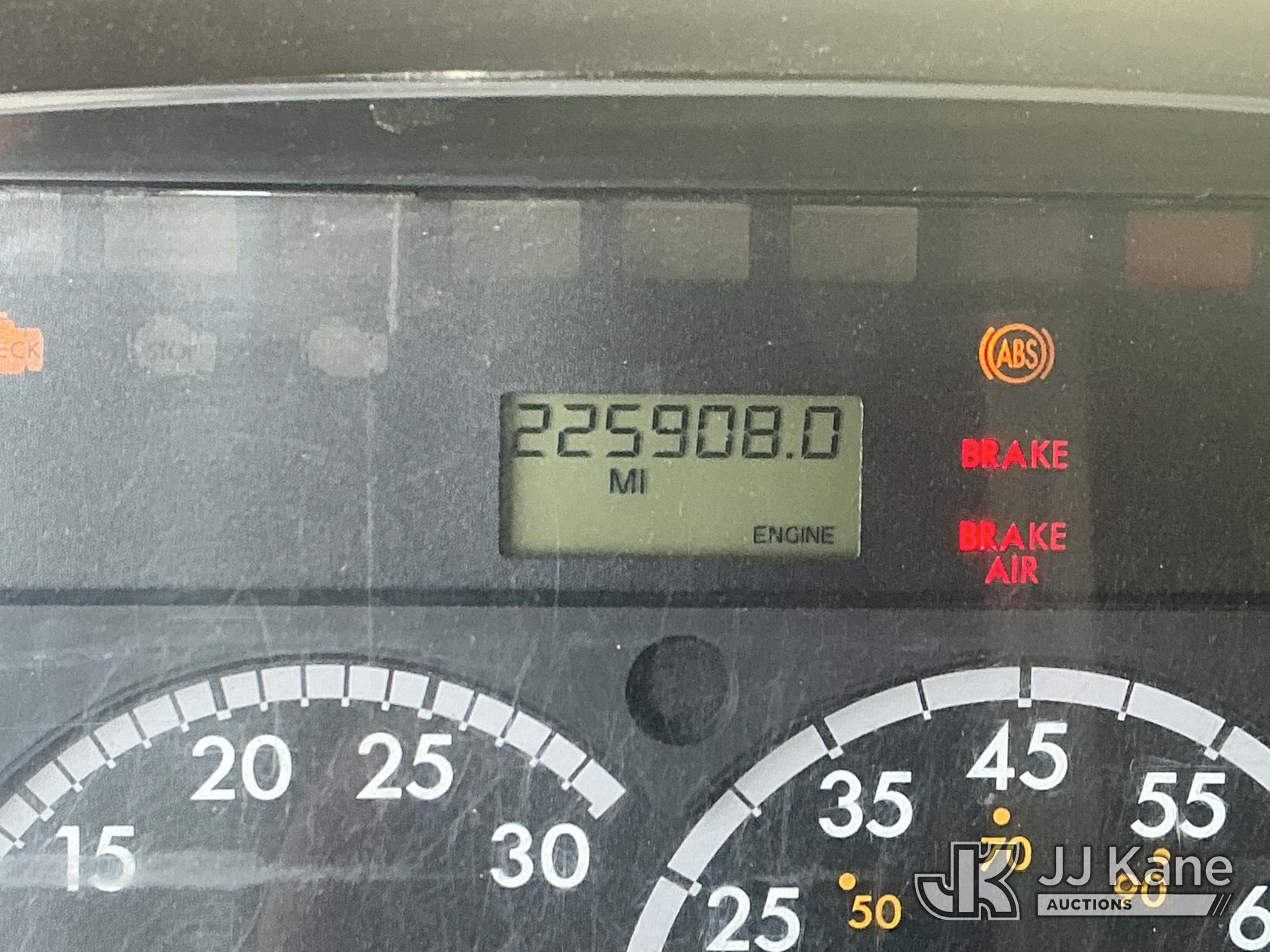 2011 Freightliner M2 106