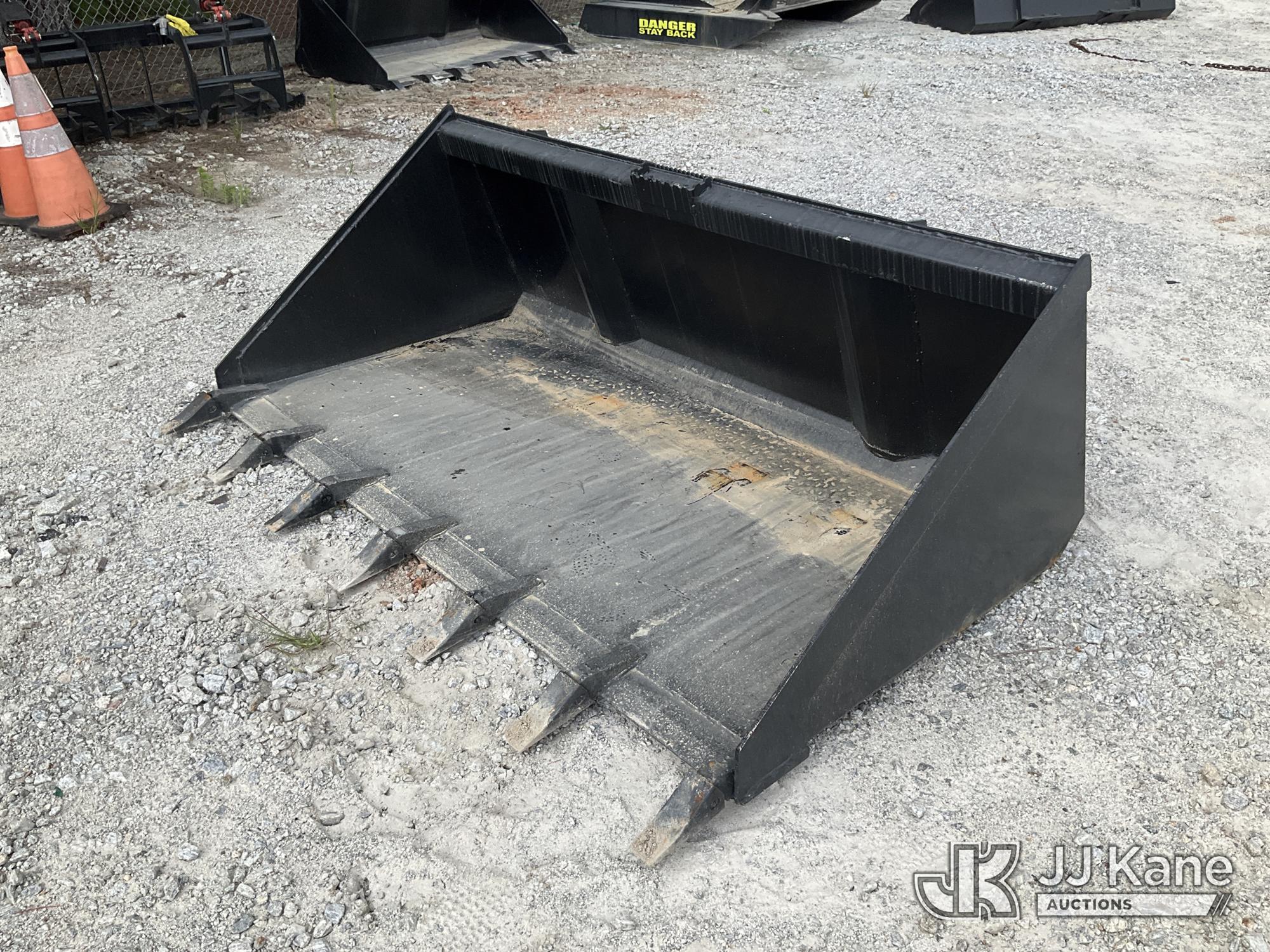 74in Quick Attach Loader Bucket NOTE: This unit is being sold AS IS/WHERE IS via Timed Auction and is located in Villa Rica