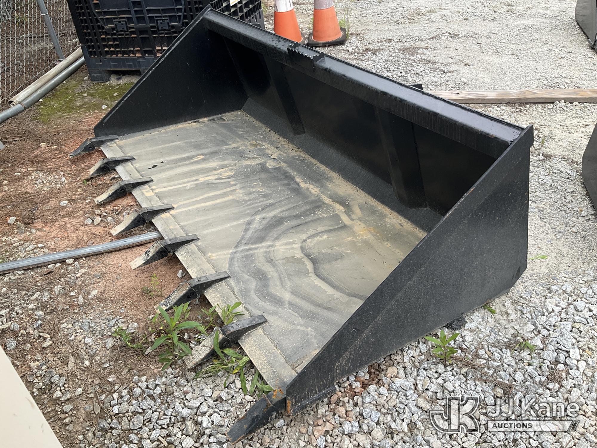84in Quick Attach Loader Bucket NOTE: This unit is being sold AS IS/WHERE IS via Timed Auction and is located in Villa Rica