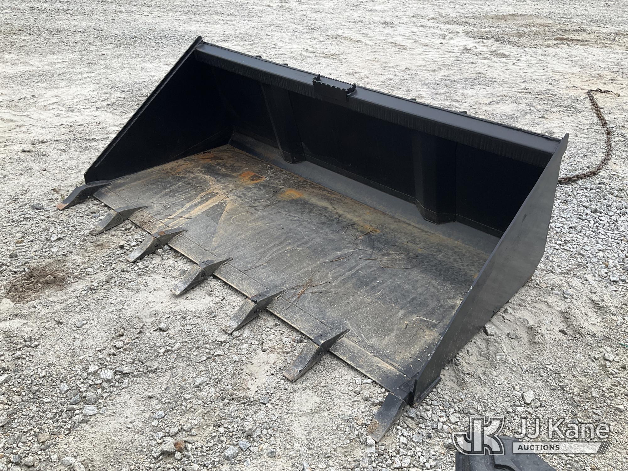 78in Quick Attach Loader Bucket NOTE: This unit is being sold AS IS/WHERE IS via Timed Auction and is located in Villa Rica