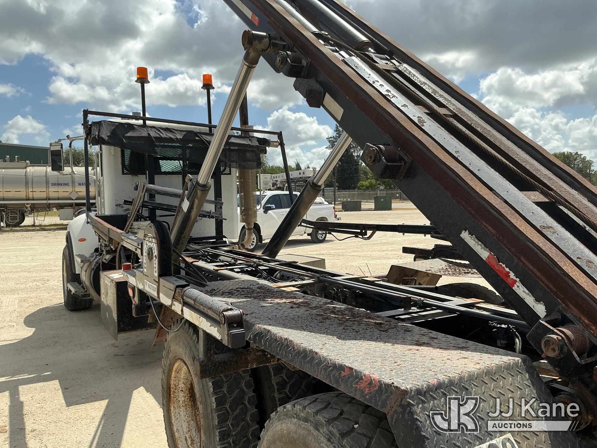 2014 Peterbilt 348