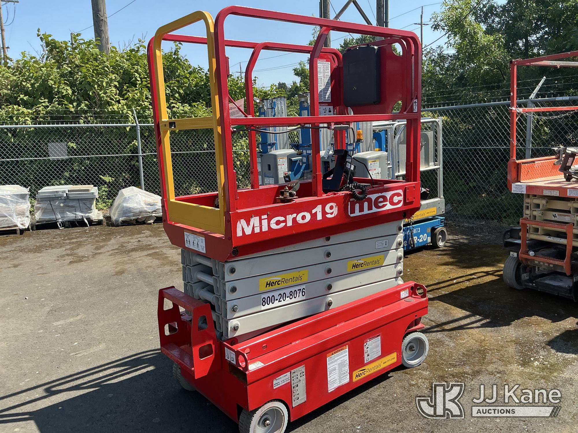 2018 MEC MICRO 19 Self-Propelled Scissor Lift