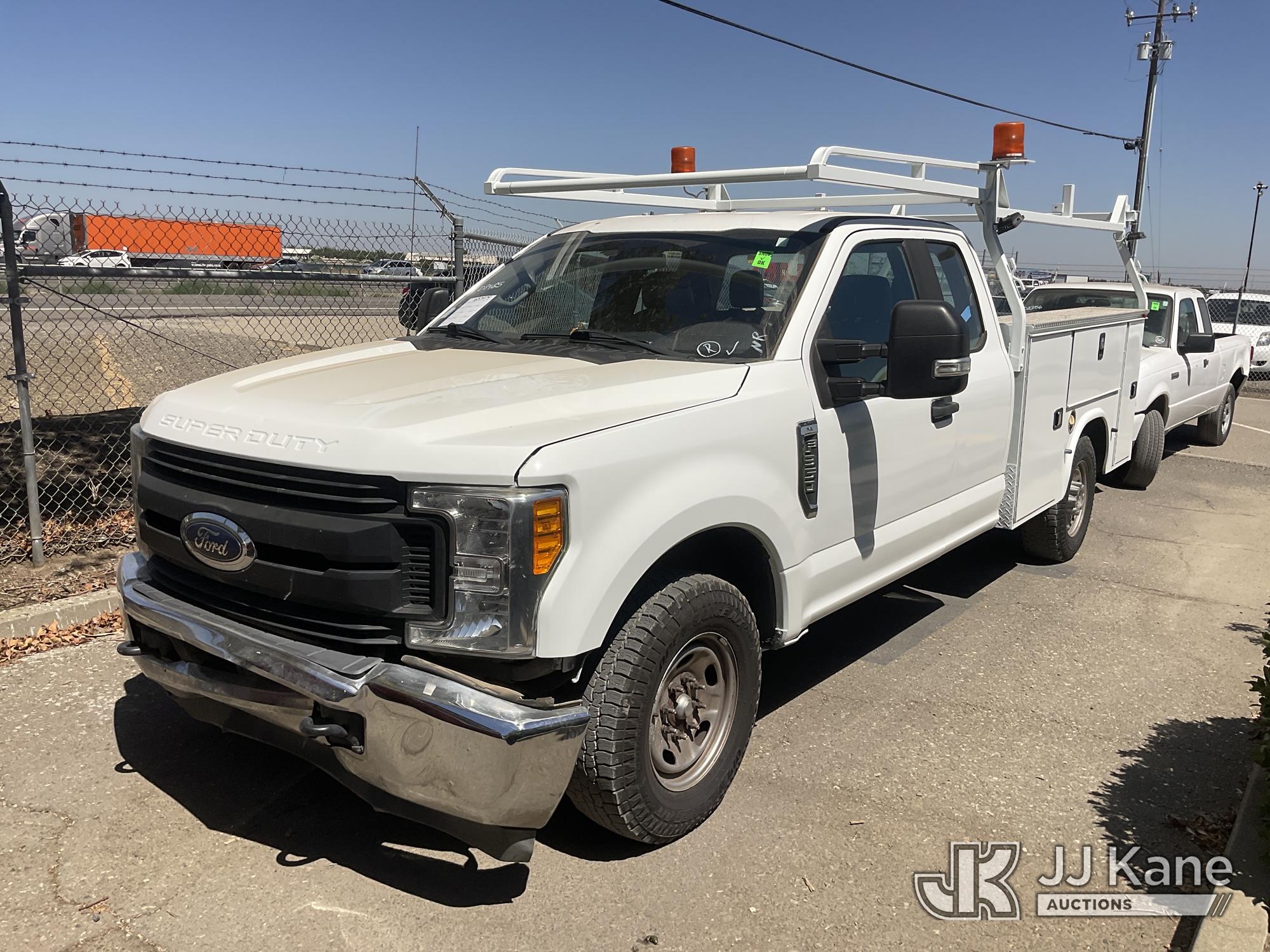 2017 Ford F-350 SD Utility Truck