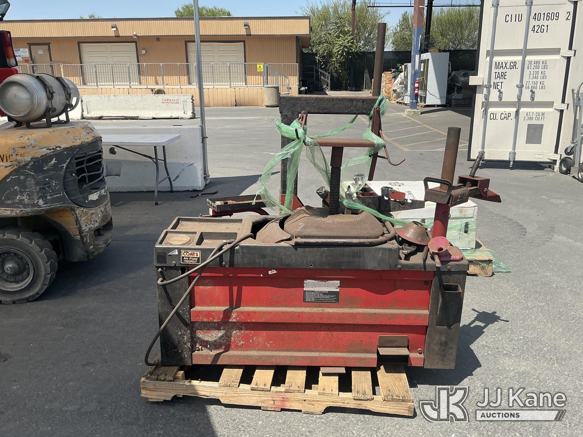Coats 40-40 series (Used) NOTE: This unit is being sold AS IS/WHERE IS via Timed Auction and is located in Jurupa Valley