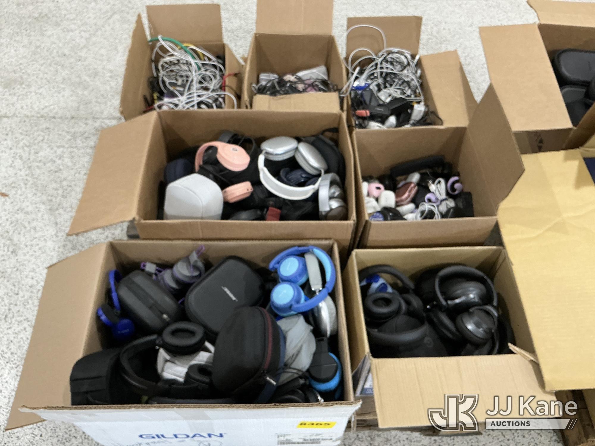 Pallet w/ Airport Lost & Found NOTE: This unit is being sold AS IS/WHERE IS via Timed Auction and is located in Salt Lake City