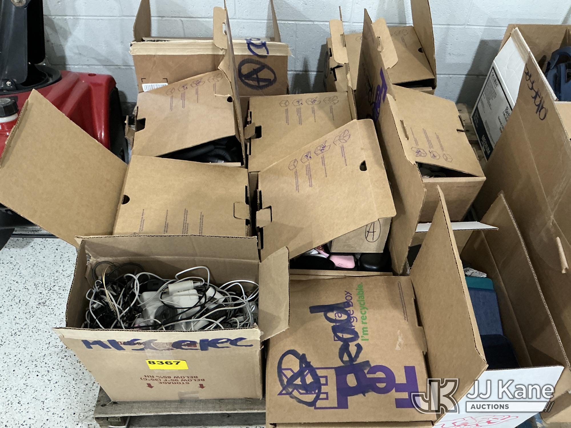 Pallet w/ Airport Lost & Found NOTE: This unit is being sold AS IS/WHERE IS via Timed Auction and is located in Salt Lake City