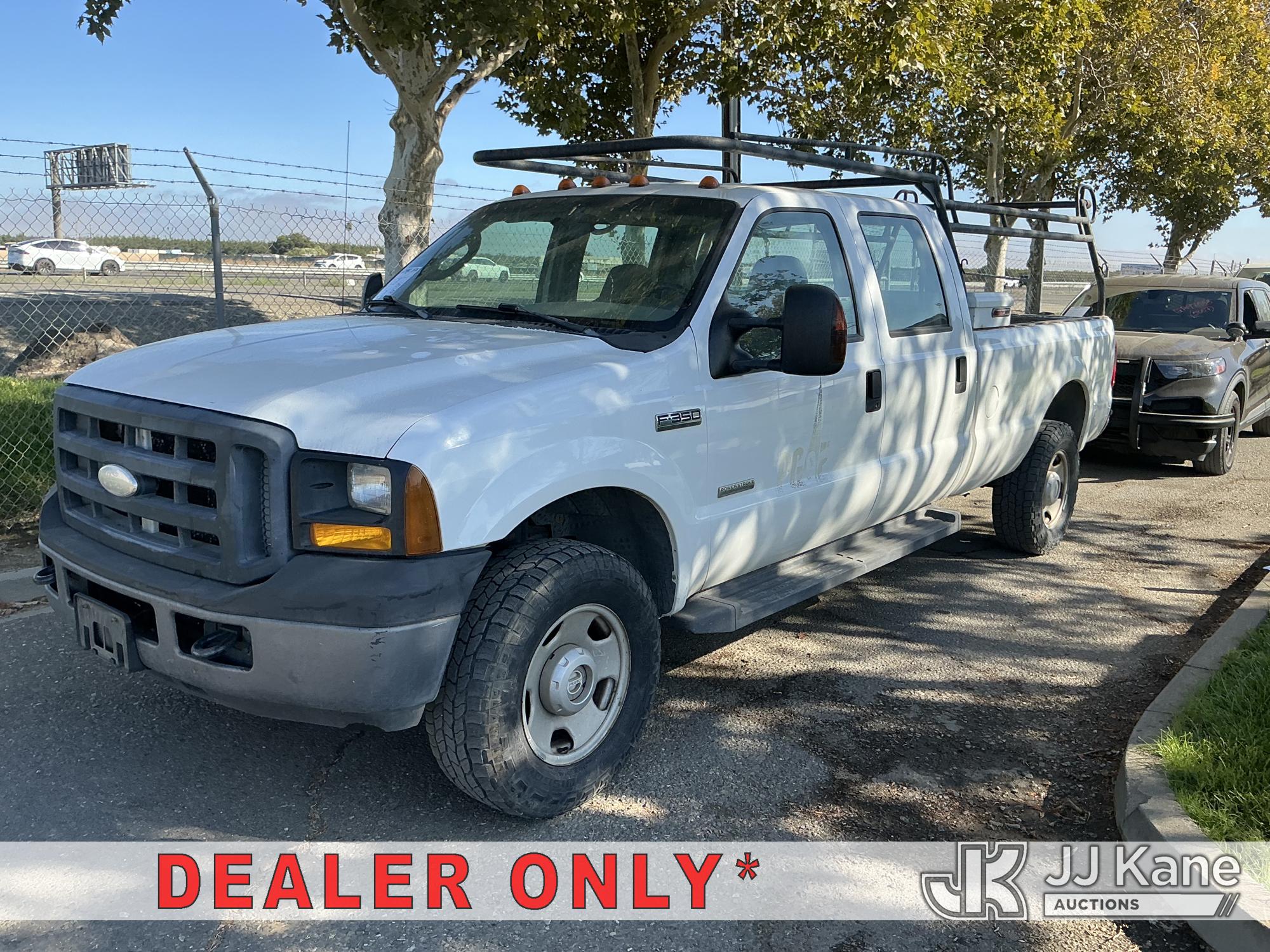 2006 Ford F-350 SD Crew-Cab Pickup Truck