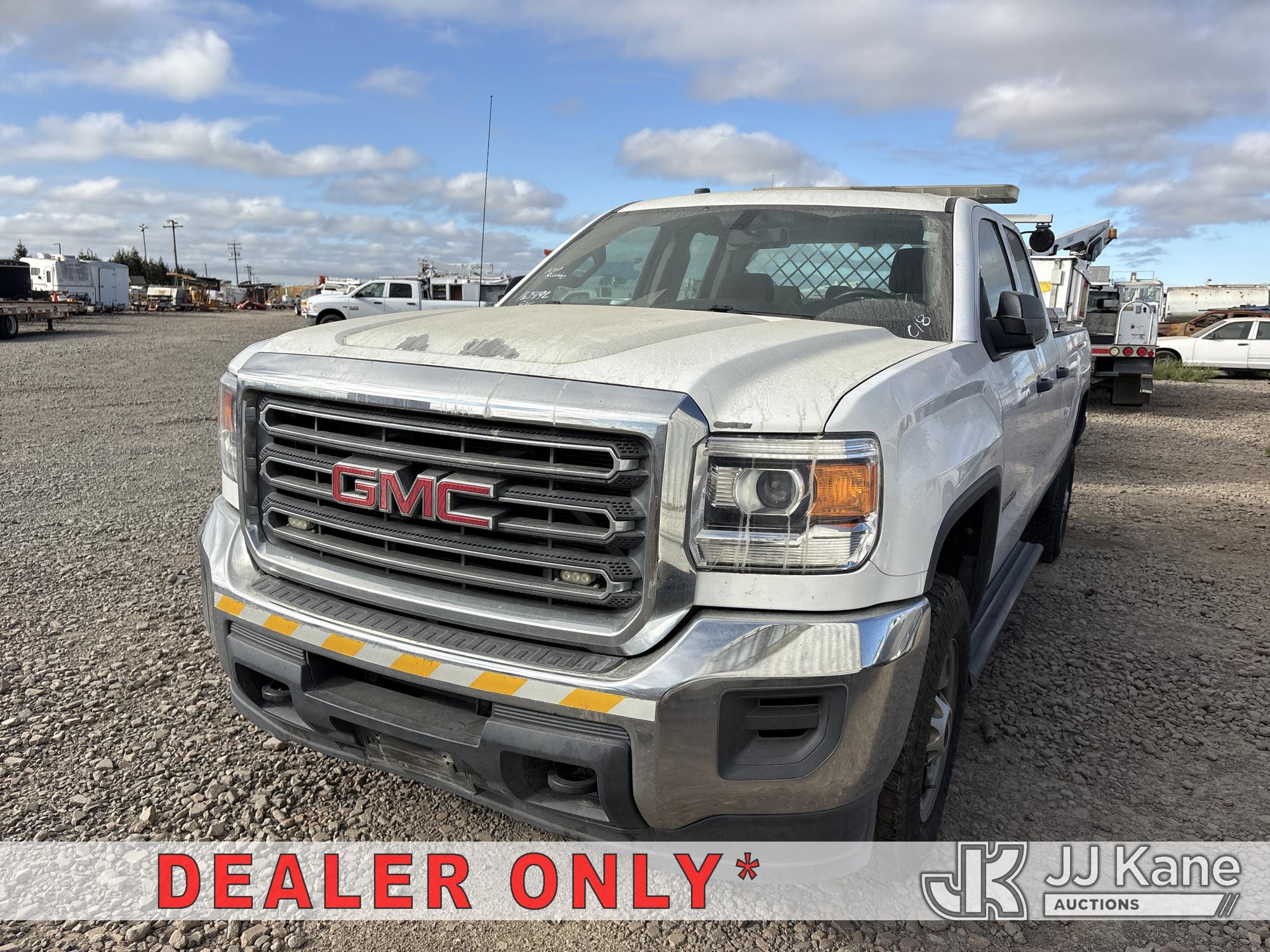 2015 GMC Sierra 2500HD Crew-Cab Pickup Truck