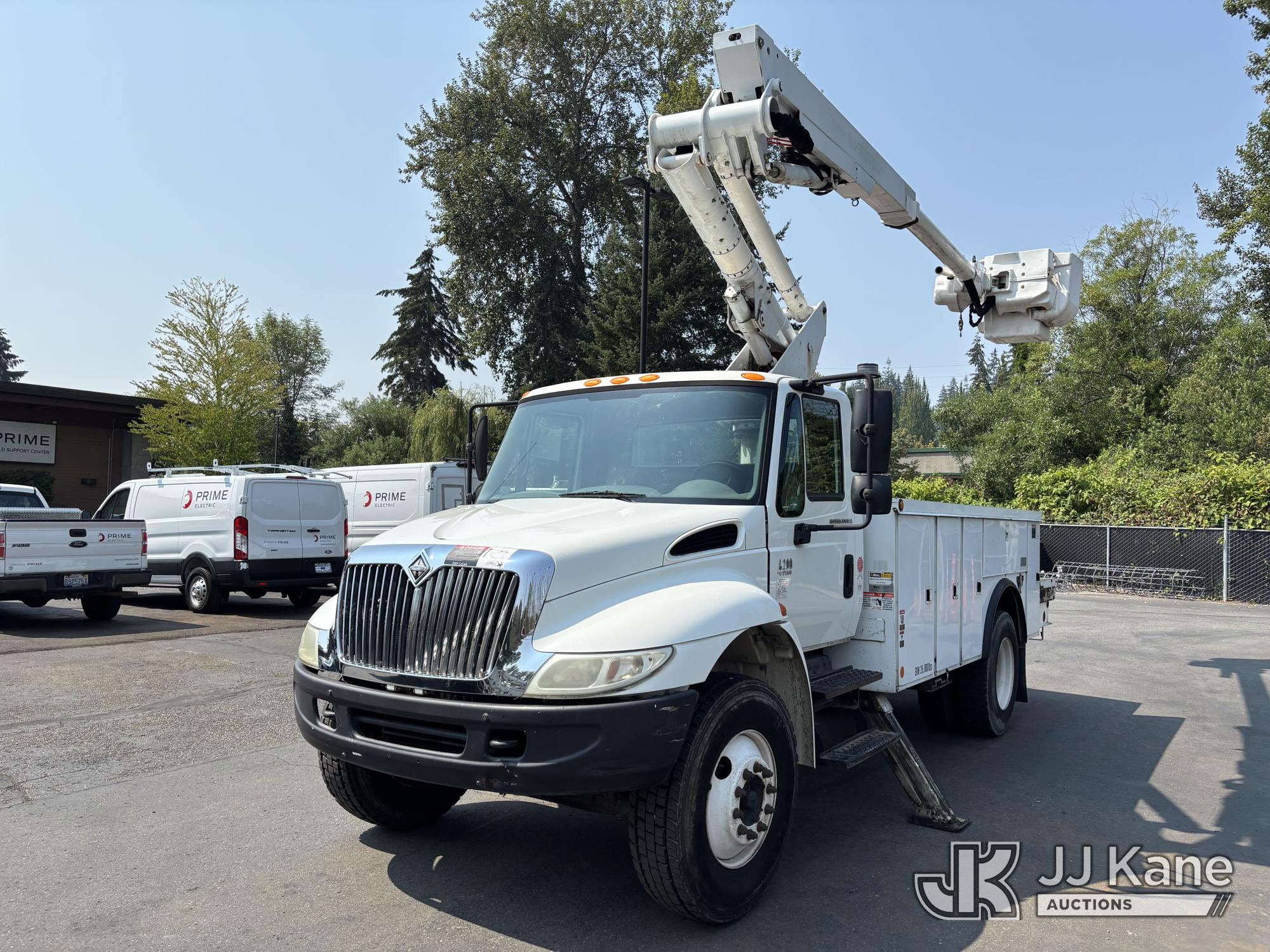 Altec TA41M, Articulating & Telescopic Material Handling Bucket Truck mounted behind cab on 2006 International 4200 Utility Truck
