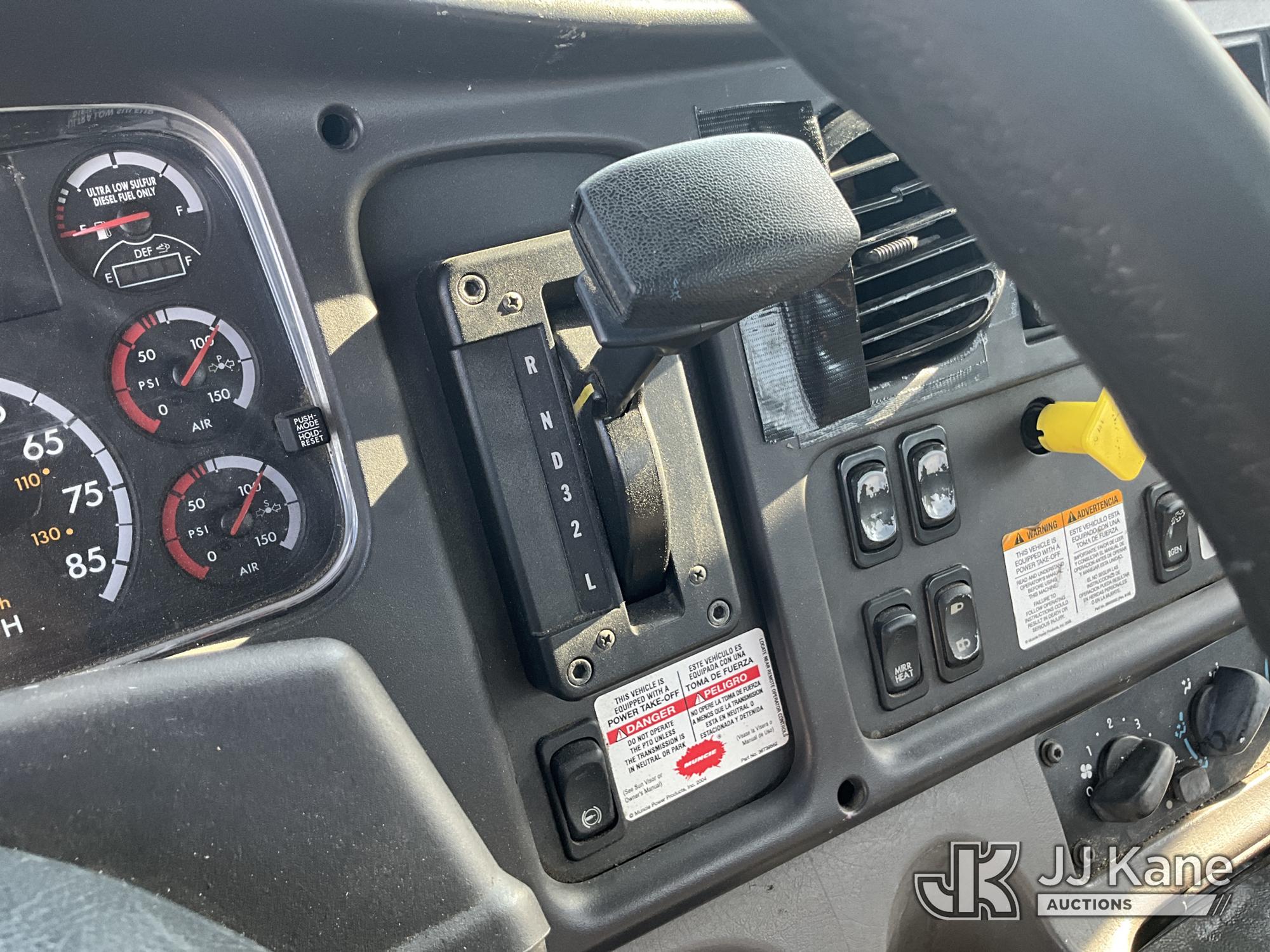 2015 Freightliner M2 106